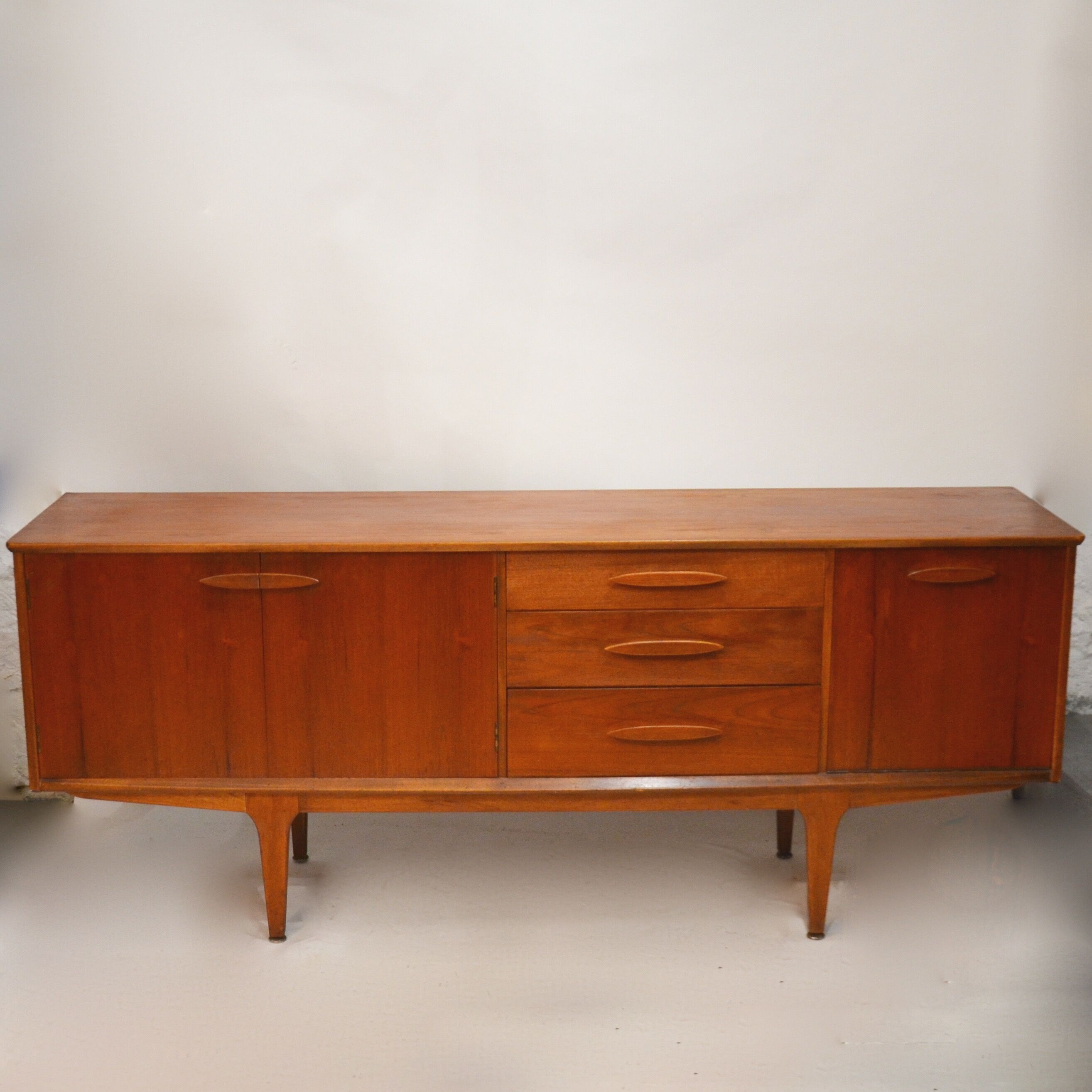 Jentic sideboard