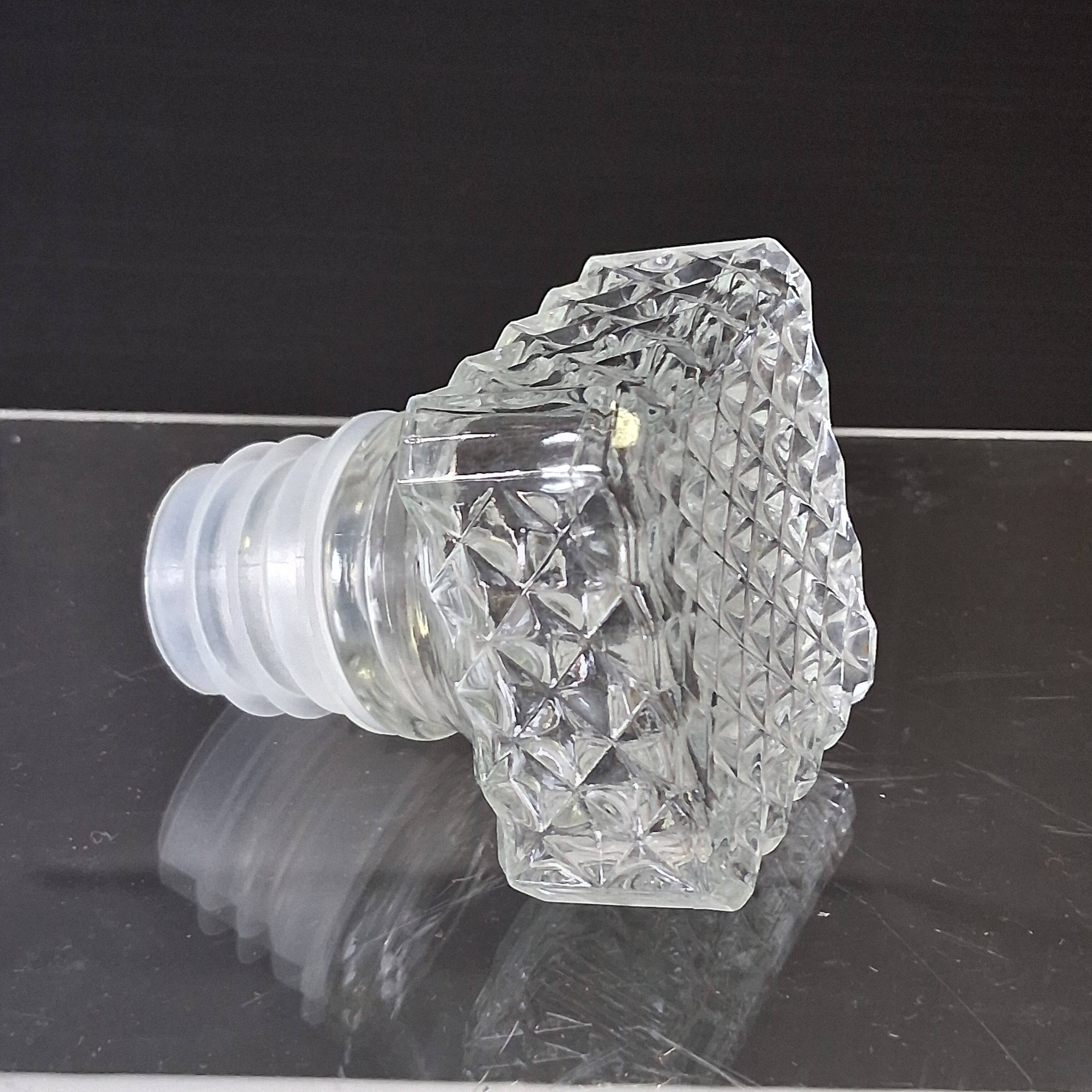 Very nice whisky/juice carafe in glass in very good condition.