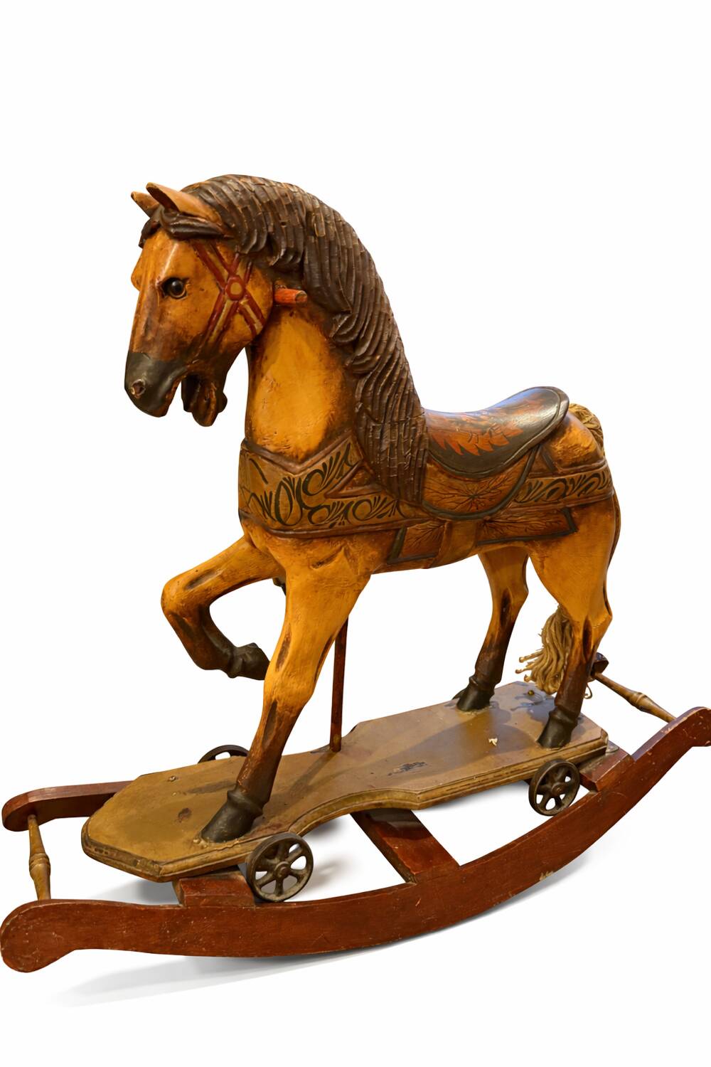 Cheval à bascule en bois ancien avec peinture d'origine, sculpté à la main.