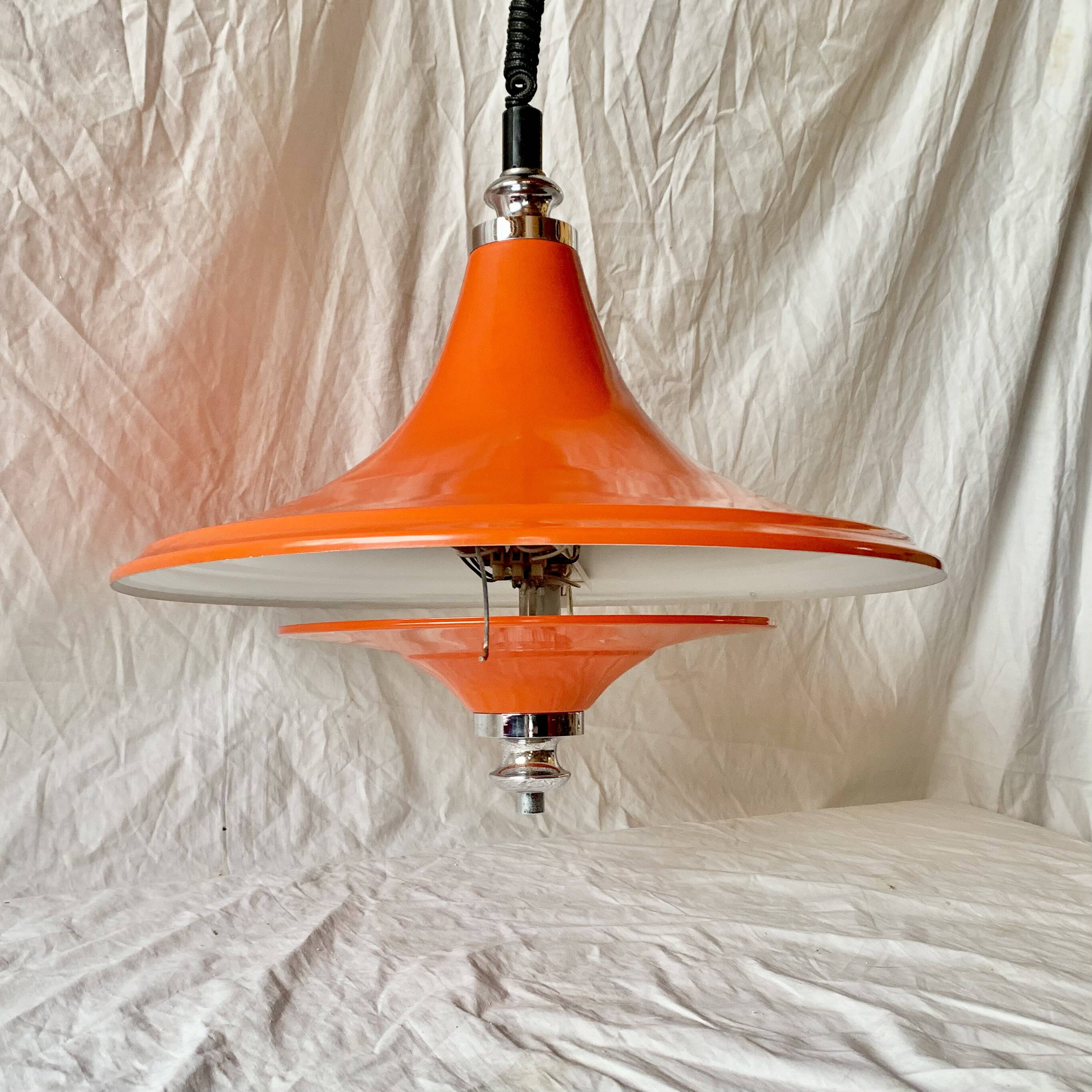 Suspension Space Age Design en métal laqué orange