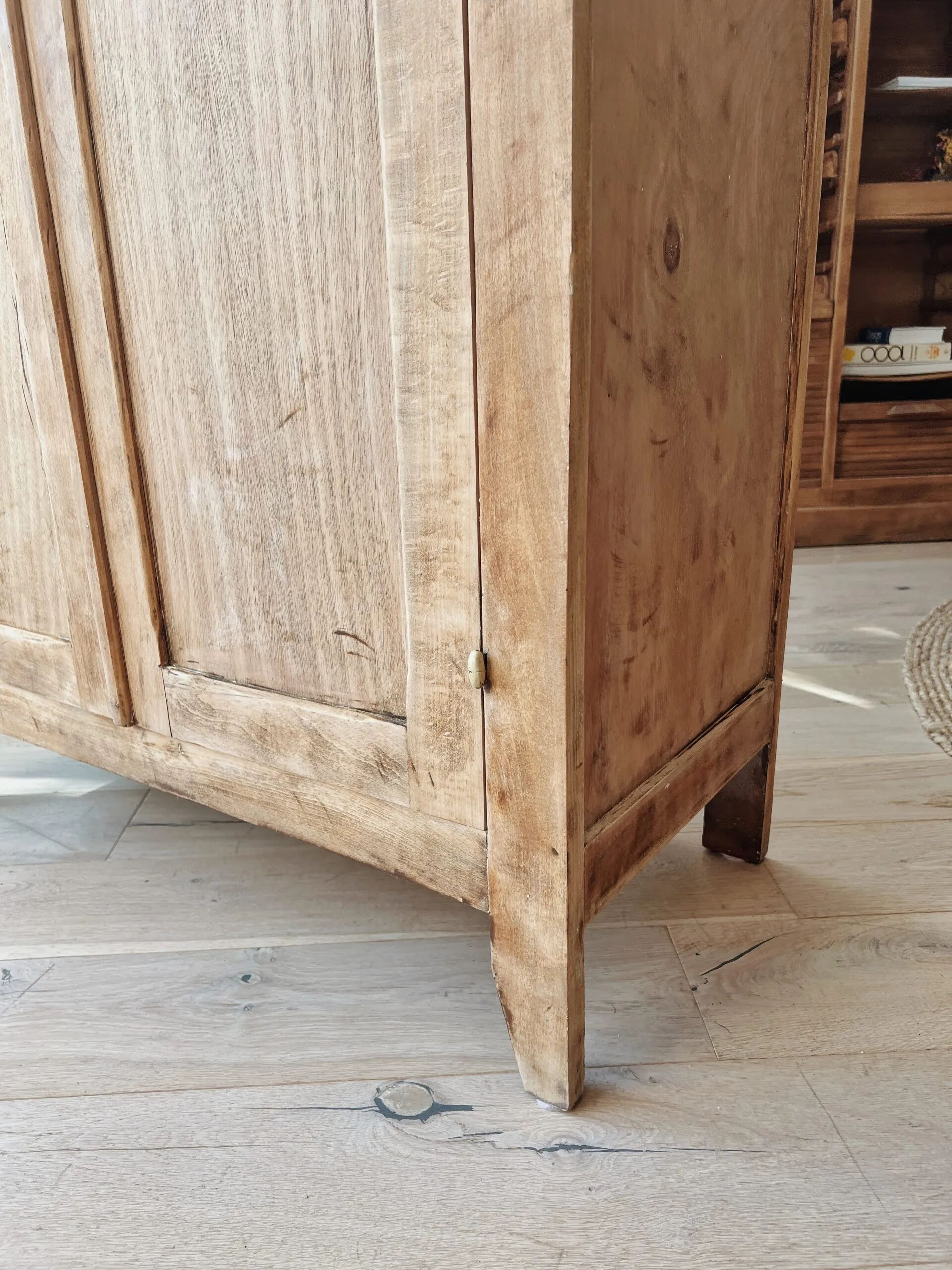Parisian wardrobe in beech wood