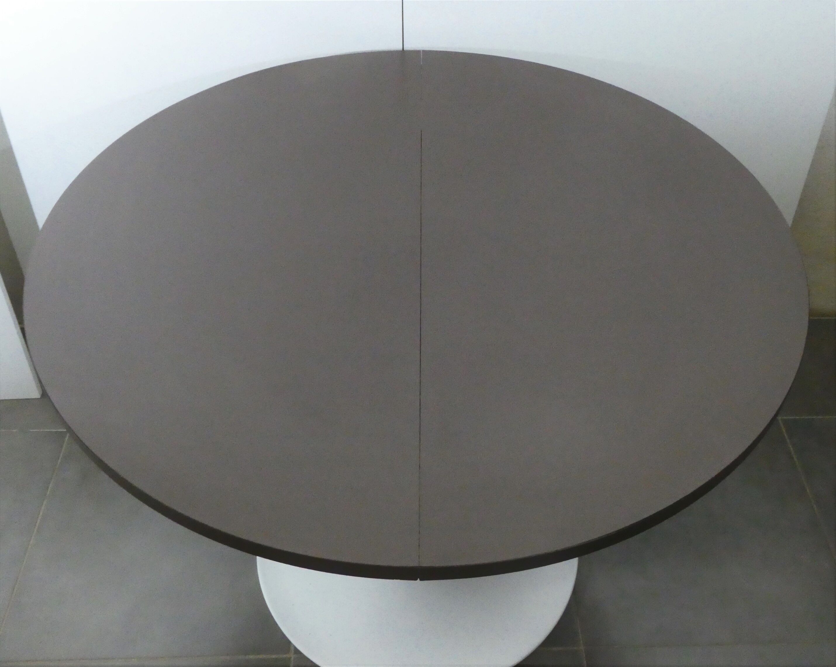 Tulip foot roundtable, 1970s