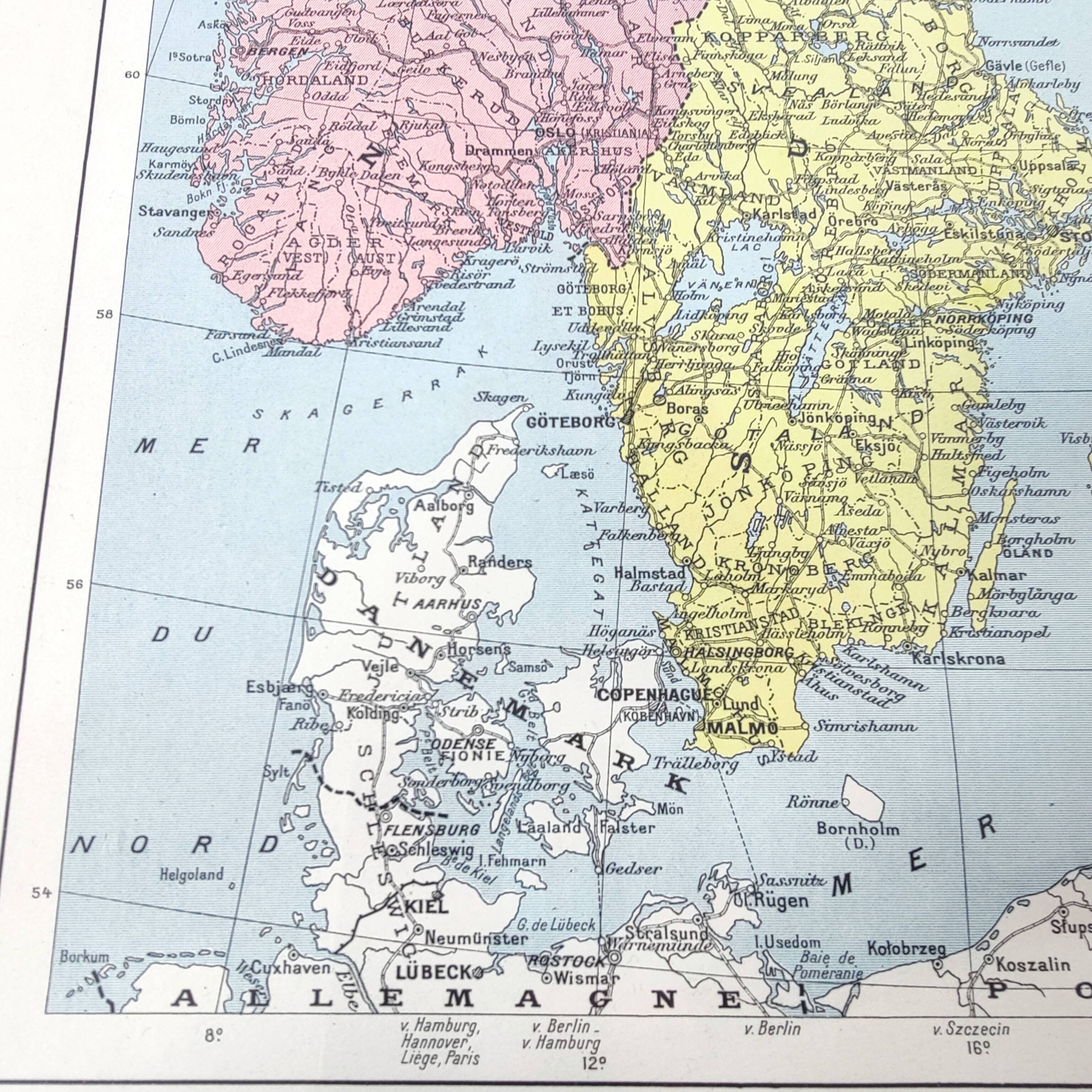 Carte ancienne  Scandinavie Norvège Suède Finlande 43x43cm de 1950