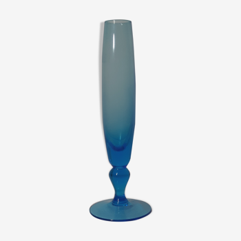 Vase en verre bleu