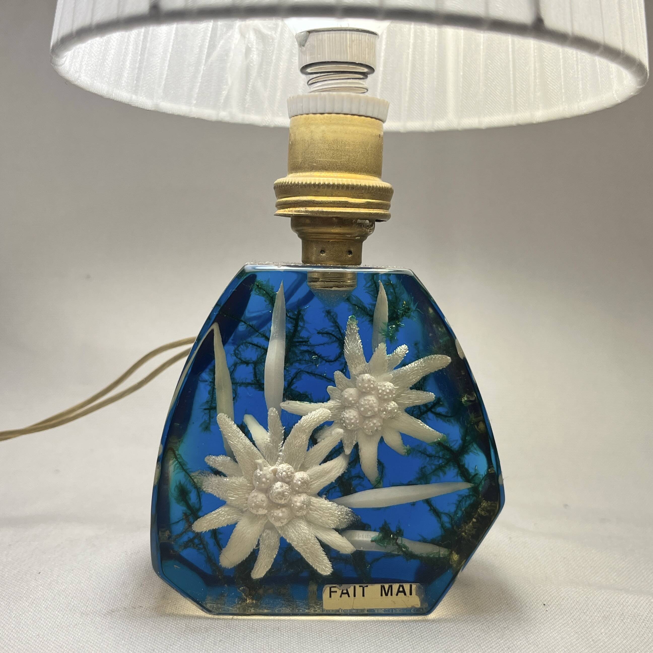 Lampe en résine inclusion de fleurs Edelweiss, 1960