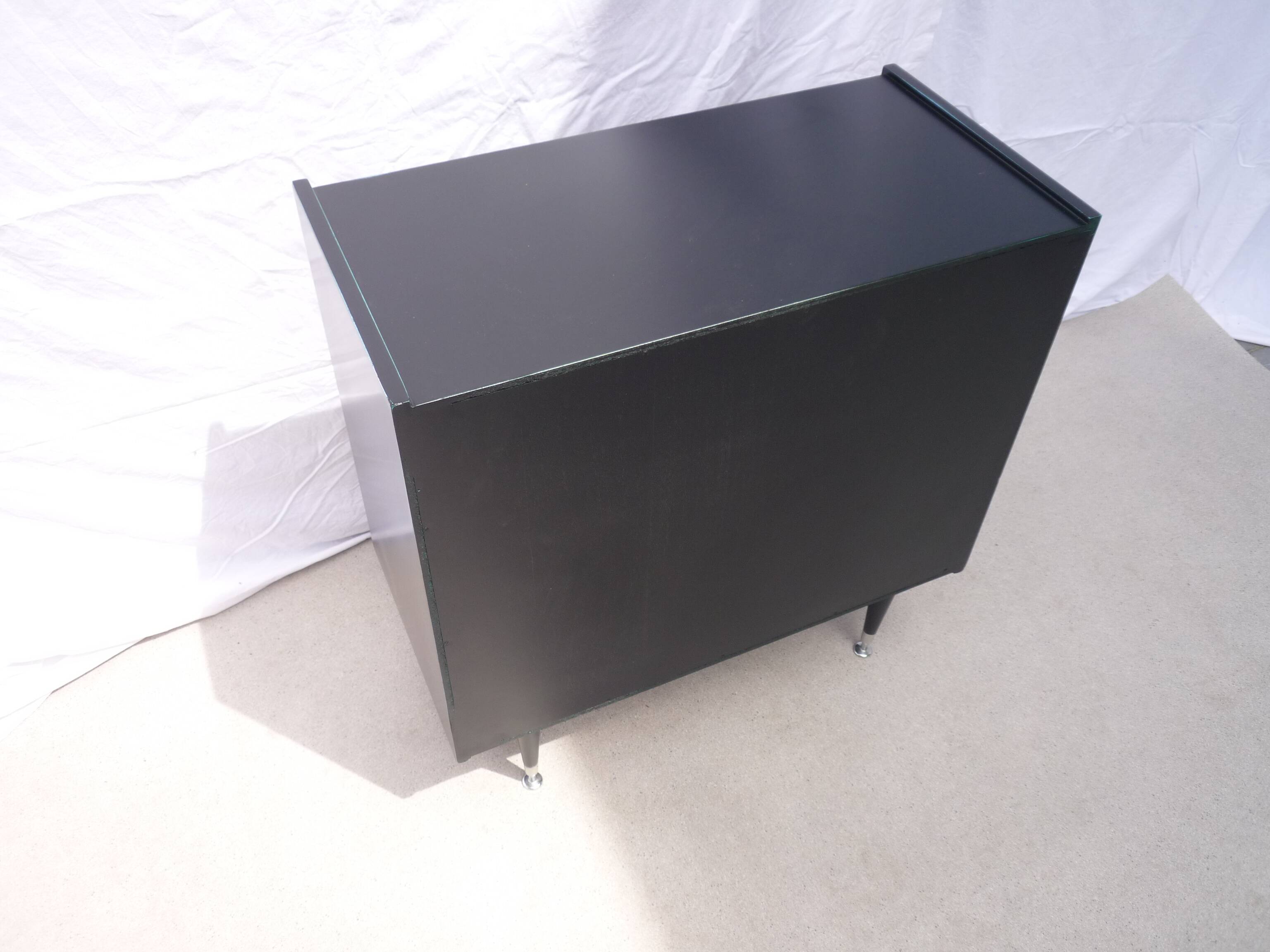 Vintage 4-drawer chest of drawers