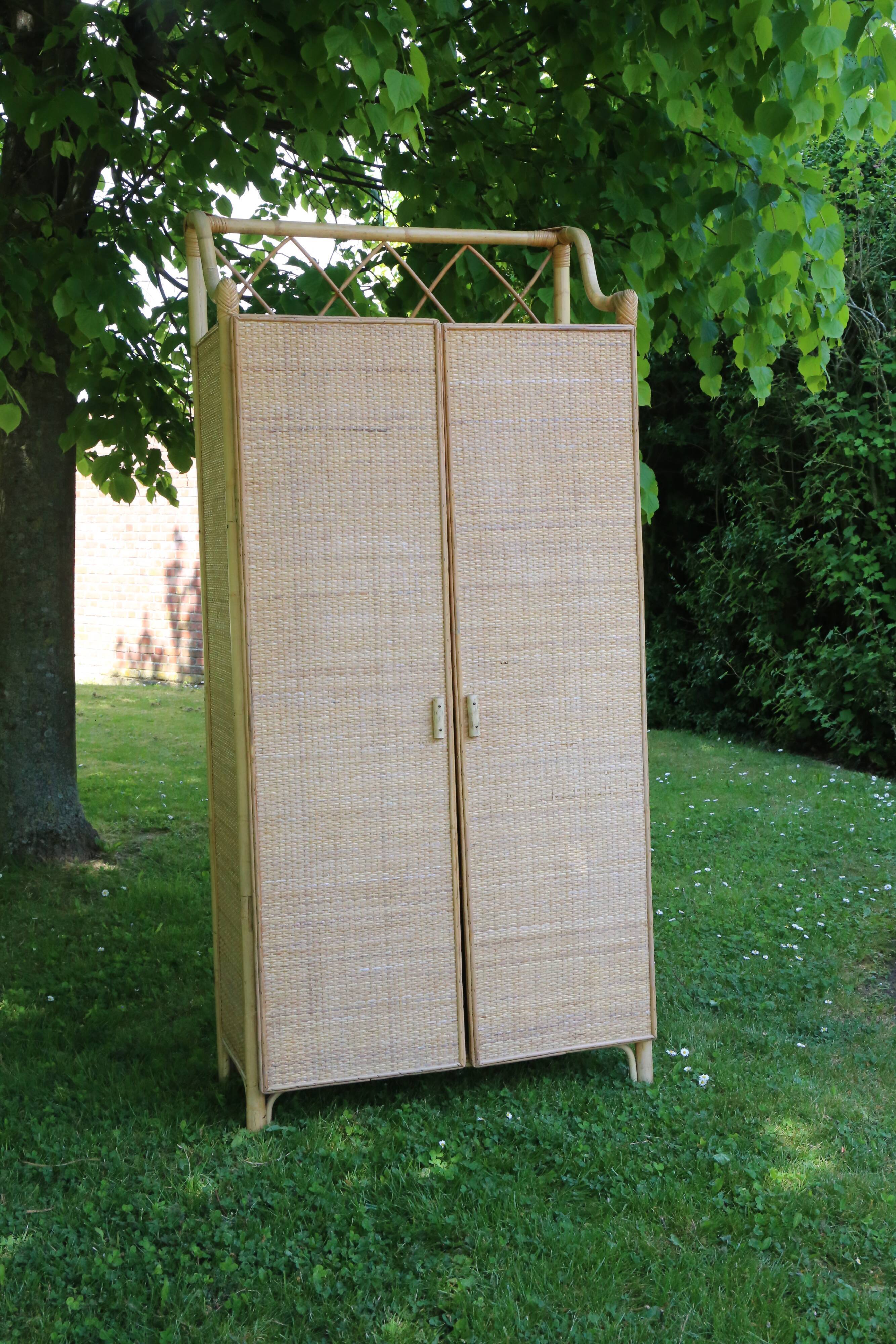 Armoire en rotin vintage