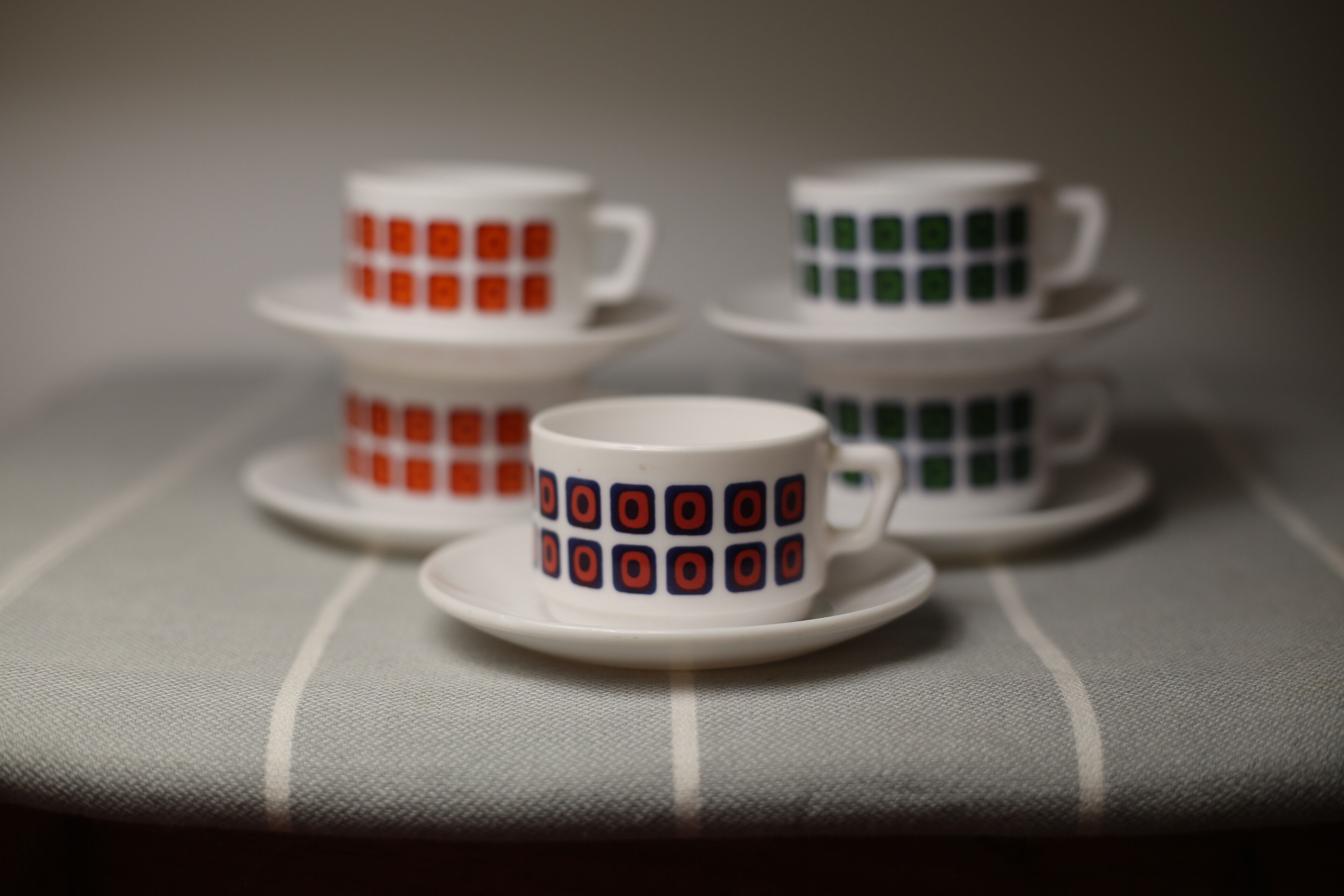 Vintage cups 70s square décor Pop Polka