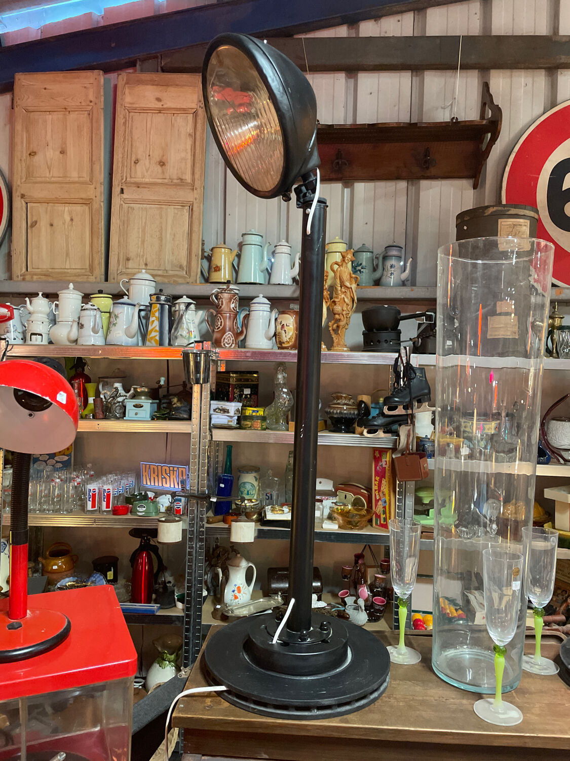 Vintage car headlight lamp mounts in lamp