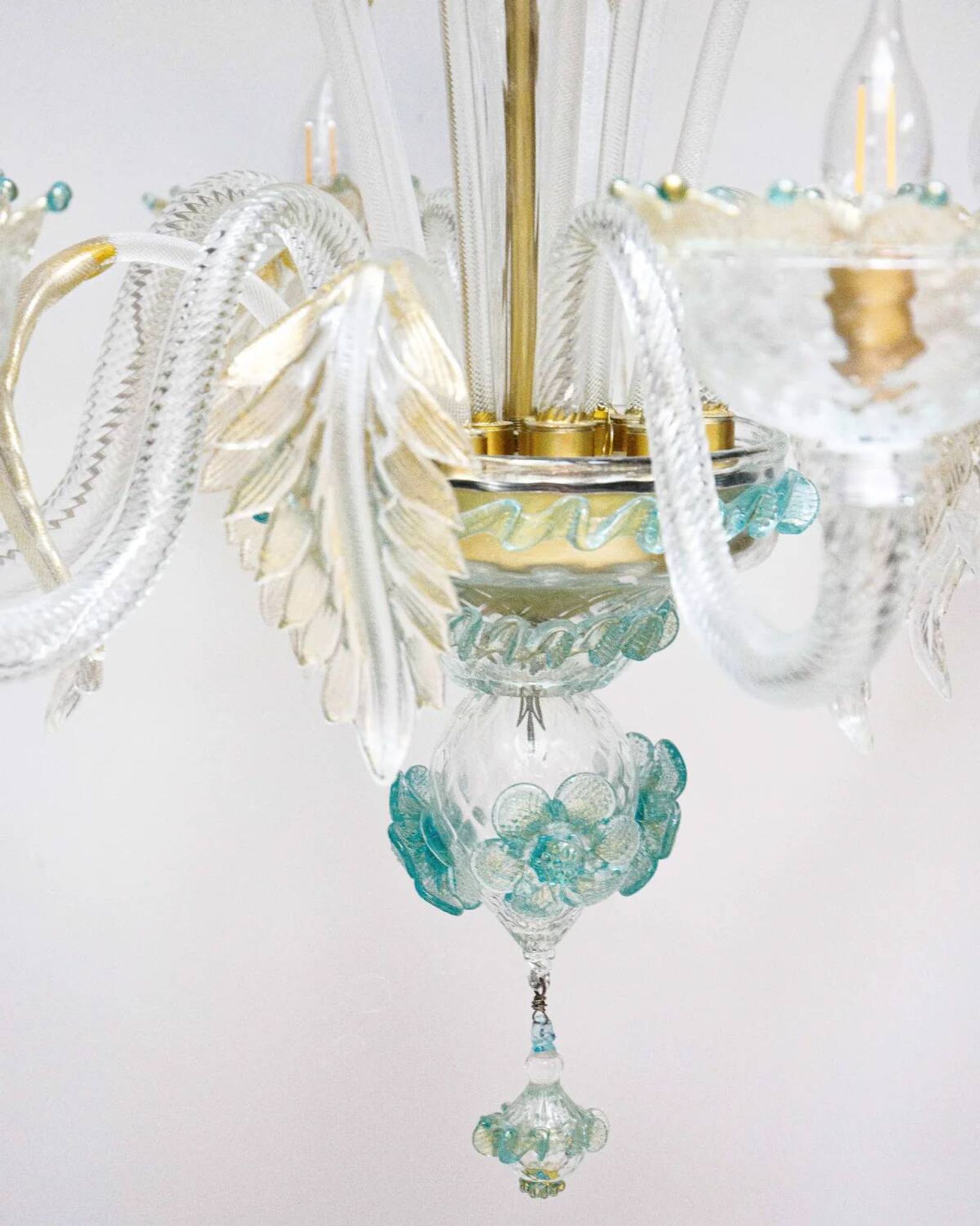 Venetian chandelier in Murano glass with 6 lights, white and blue.