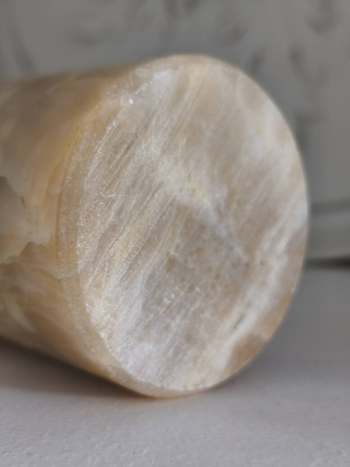 Cylindrical lamp base in natural stone