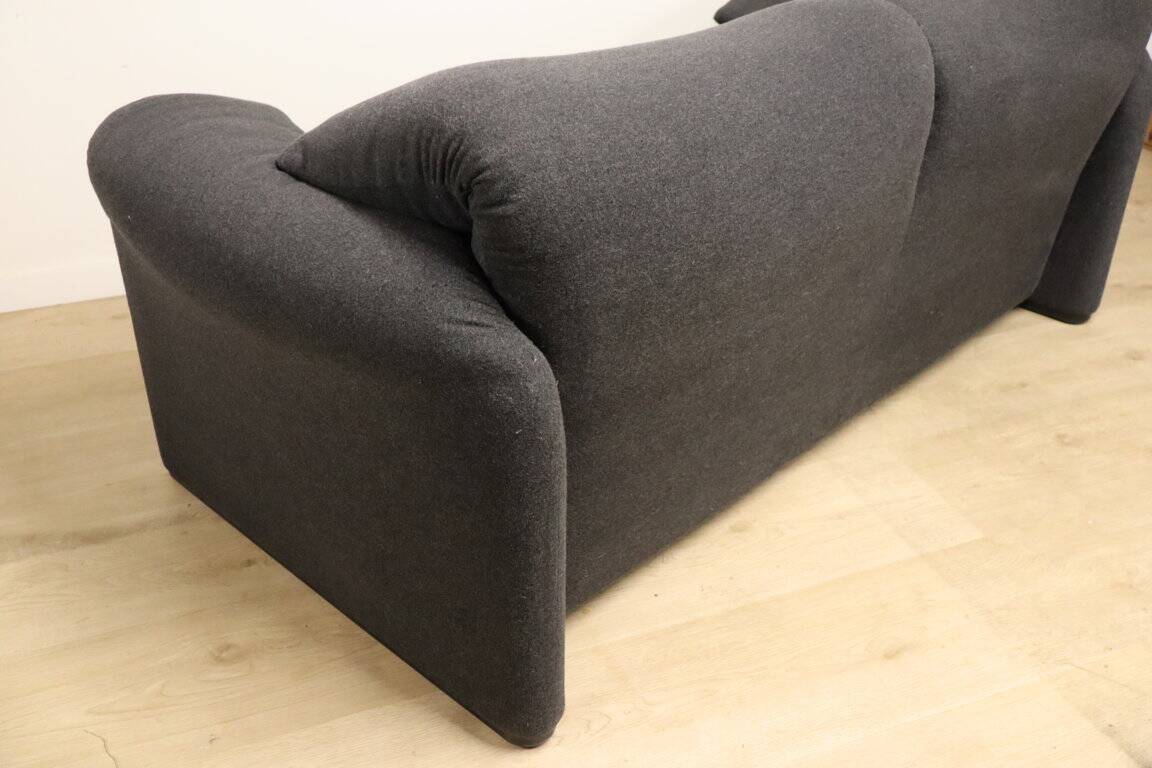 “Maralunga” sofa by Vico Magistretti for Cassina in tweed