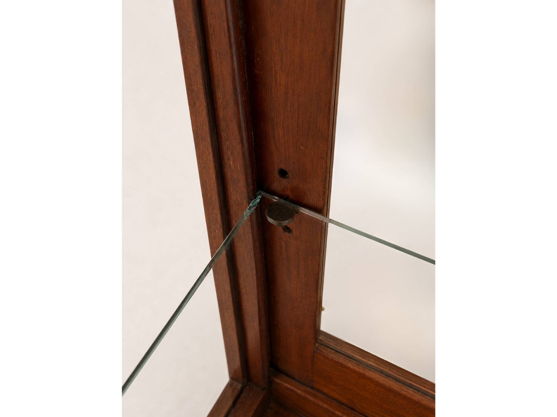 Vitrine ancienne en loupe d’orme et bronzés dorés - Style Napoléon III