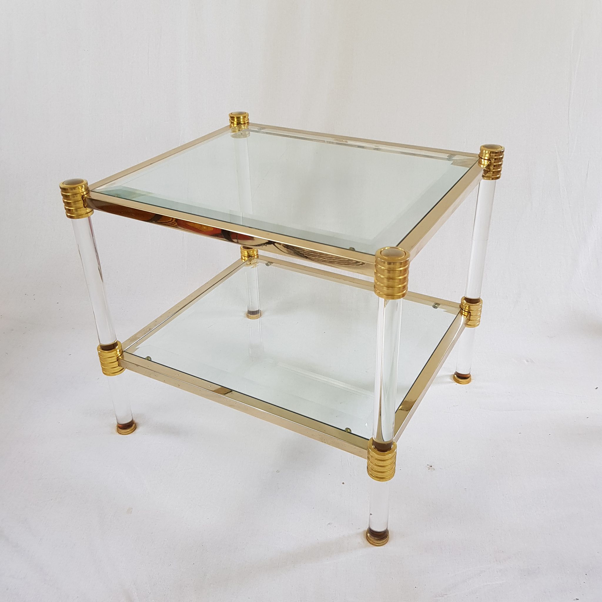 Table basse en lucite et acier doré