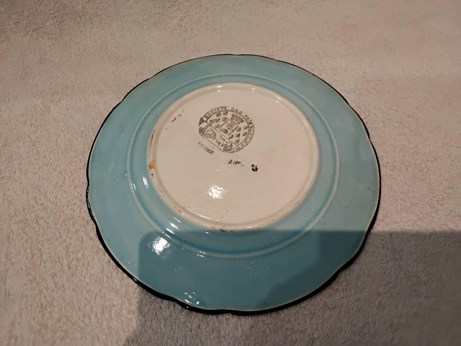 Longwy enamel plate with cartouche of 2 birds and apple blossoms, d188