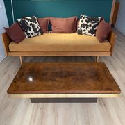 Table basse loupe d'orme et laiton 70' Roche Bobois