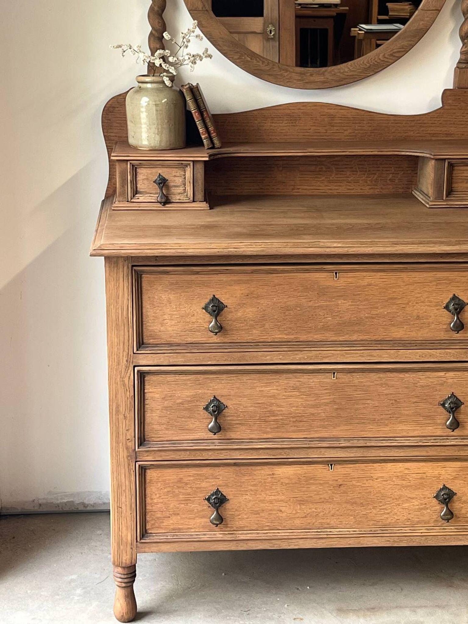 Dressing table