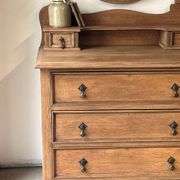 Dressing table