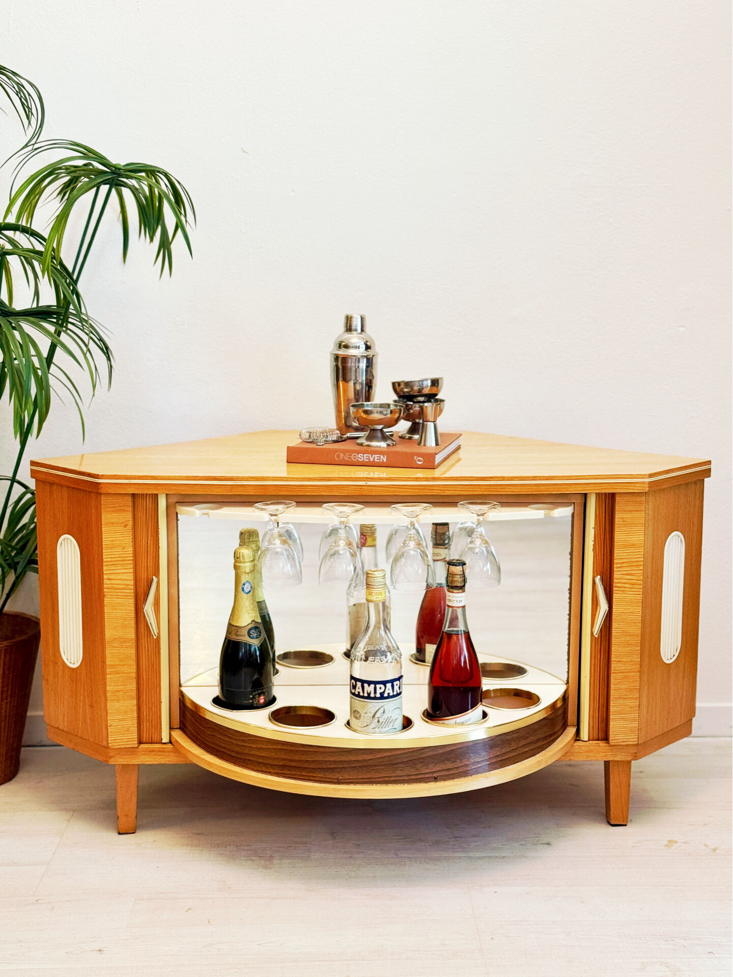 Cabinet de bar vintage « speakeasy »