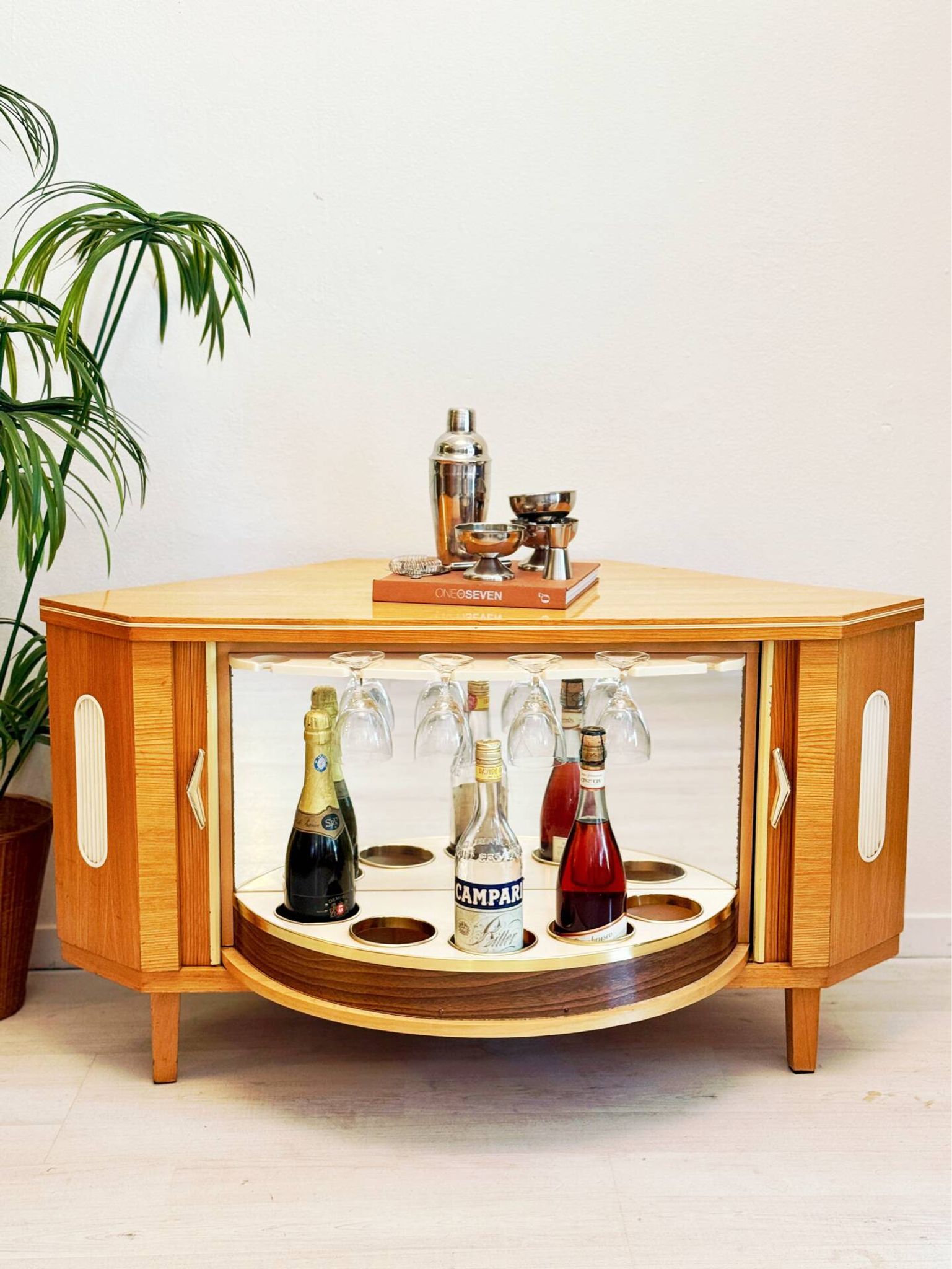 Cabinet de bar vintage « speakeasy »