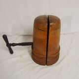 Wooden hat-wearing equalizer