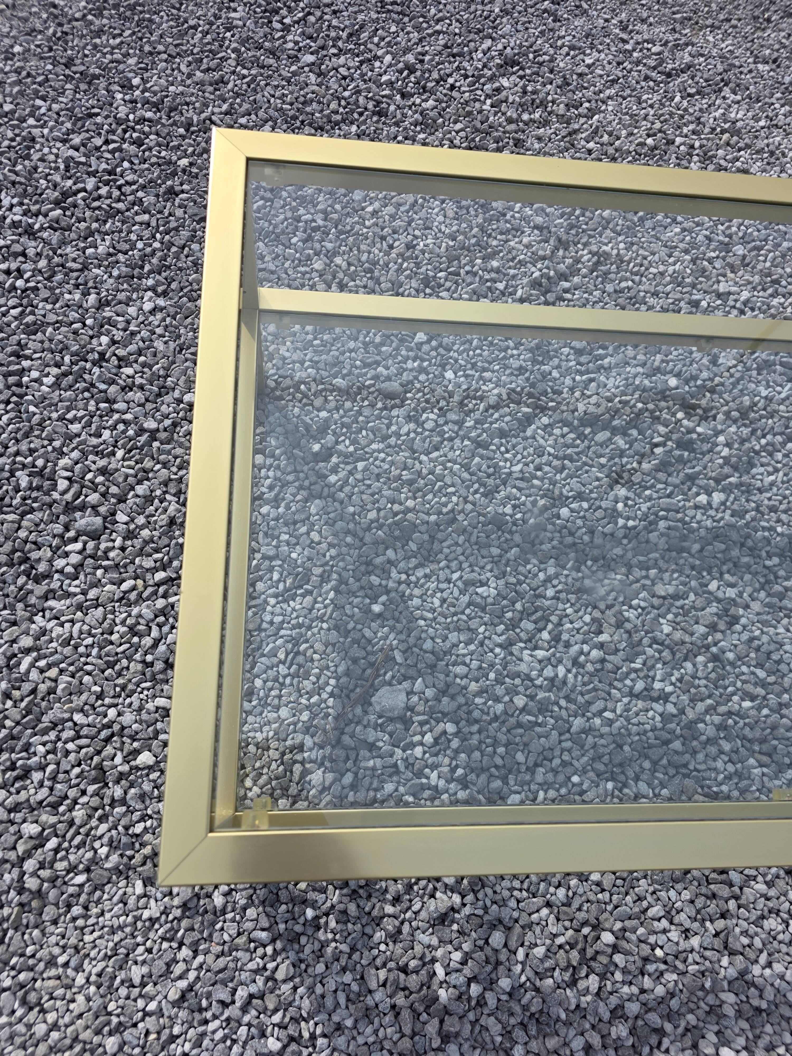 Table basse Pierre Vandel en métal doré brossé années 70