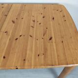 Extendable pine table