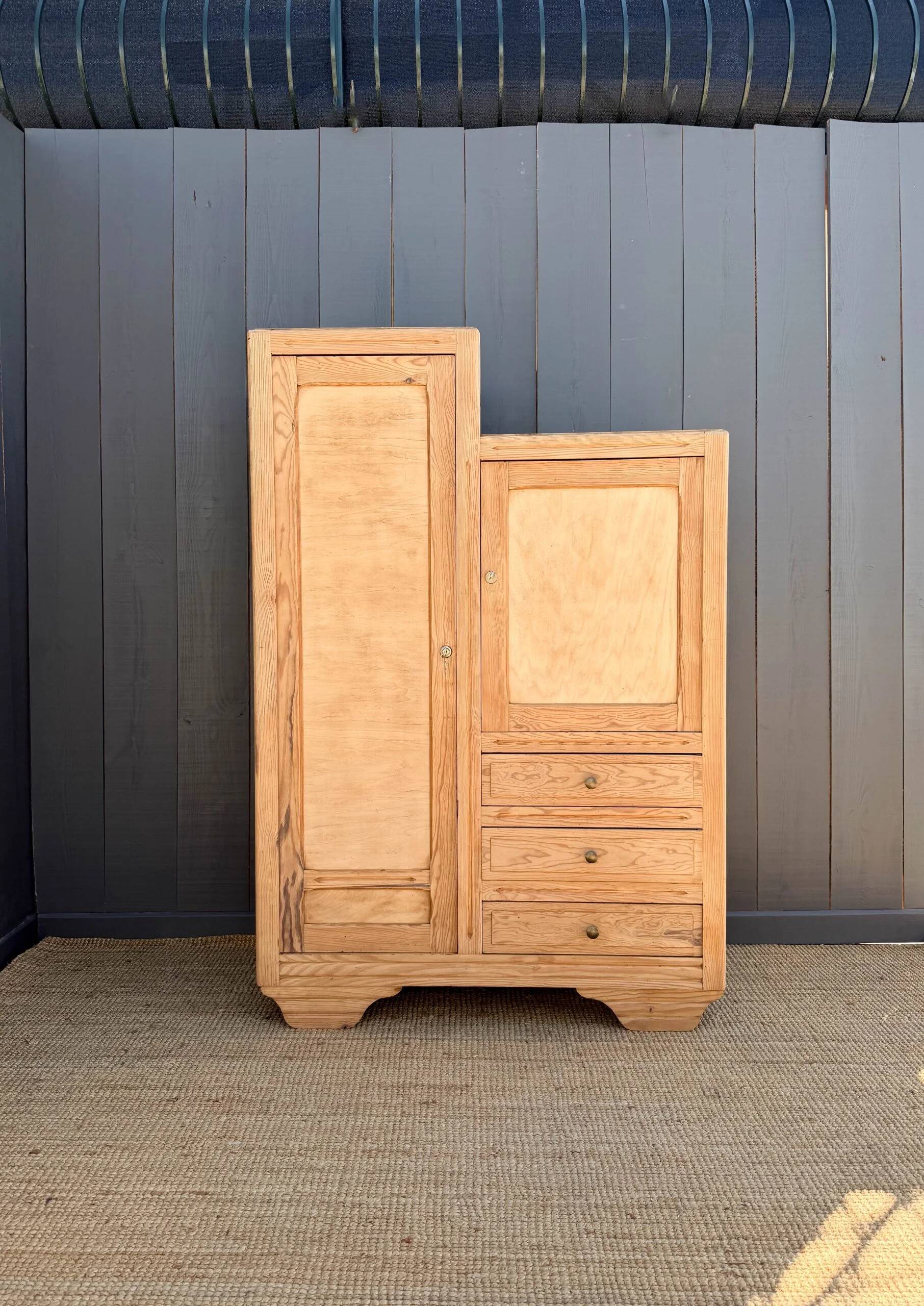 Armoire asymétrique