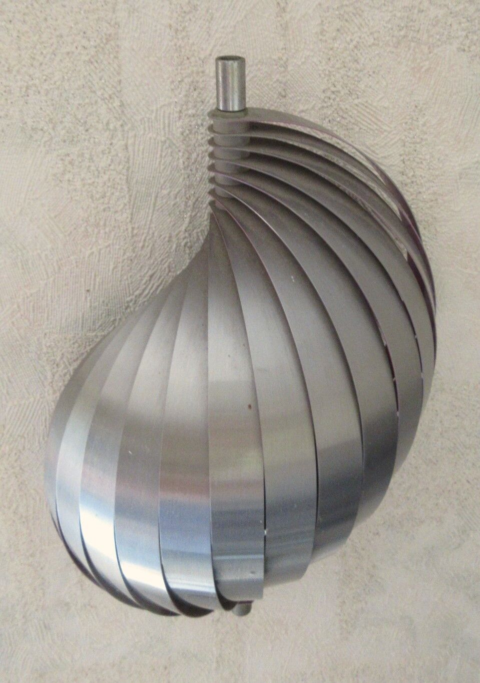 Applique murale Henri Mathieu en lamelle d'aluminium
