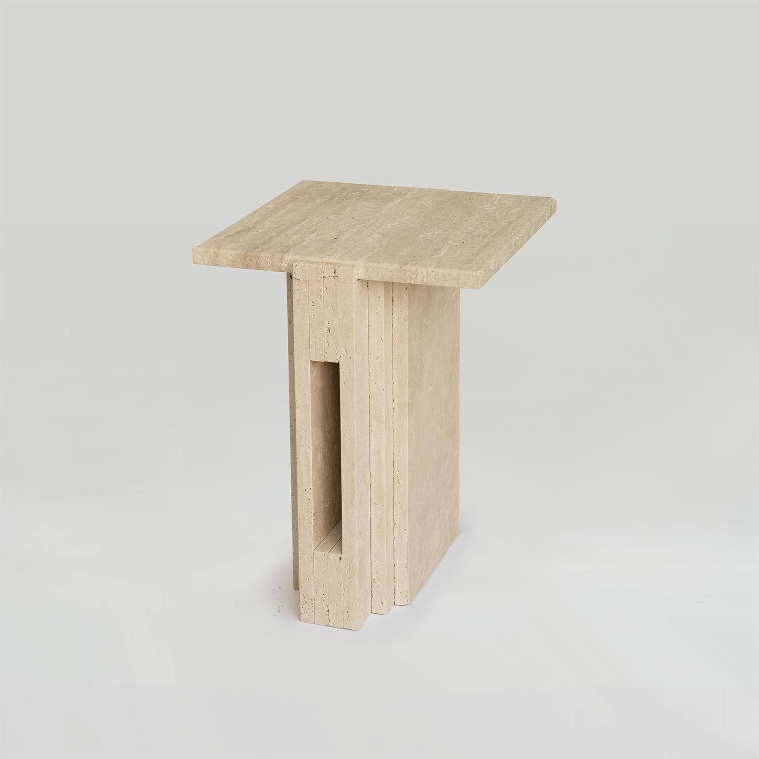 Table d'appoint en travertin 'LLOYD' (en anglais)