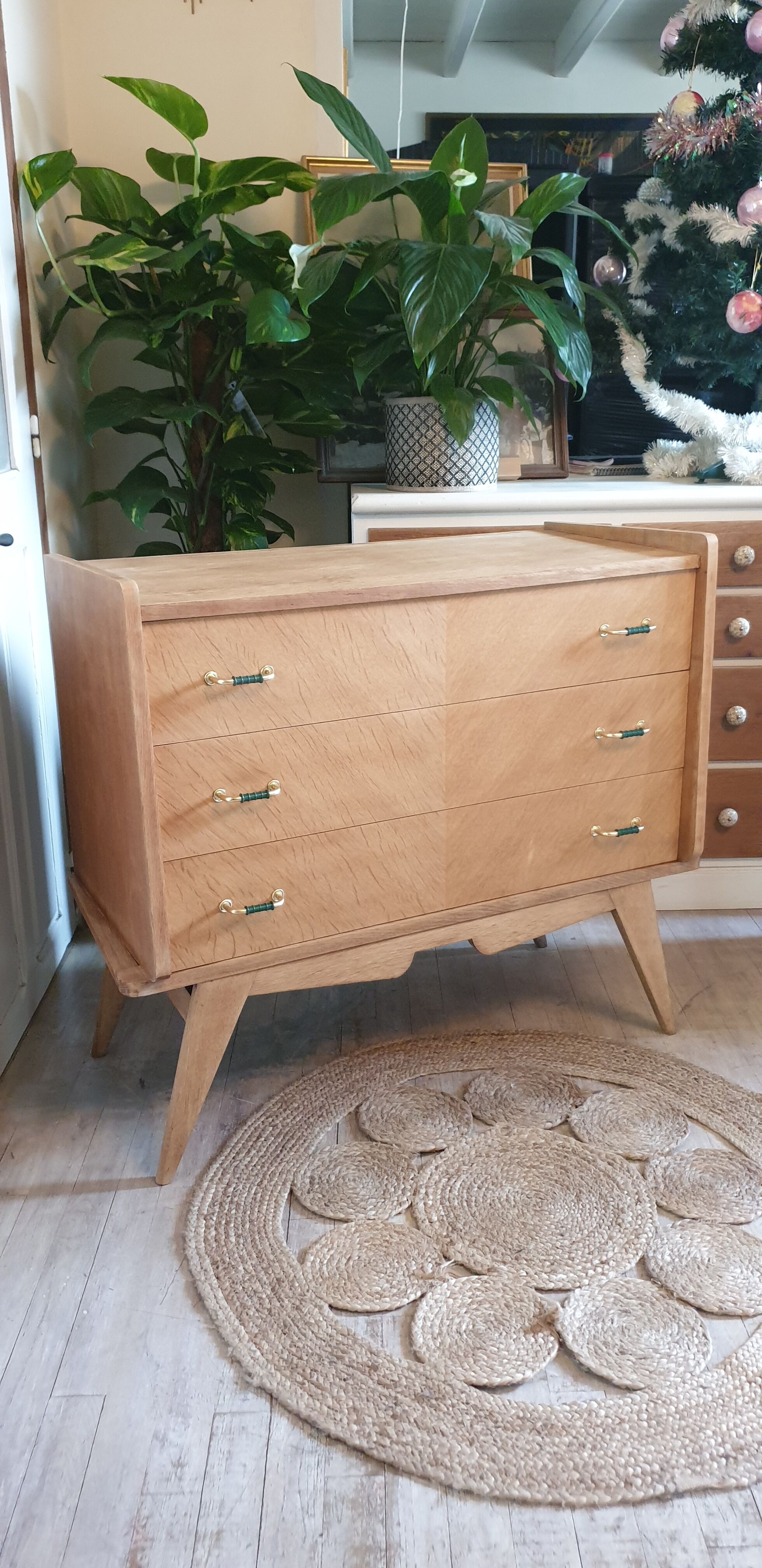 Chest of drawer compass feet