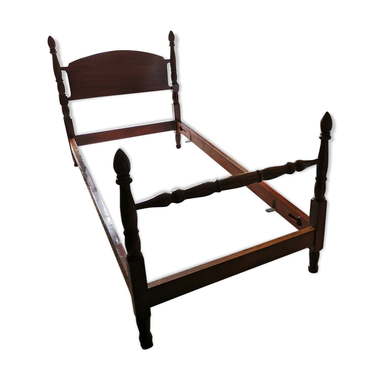 American colonial bed