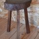 Tabouret tripode brutaliste