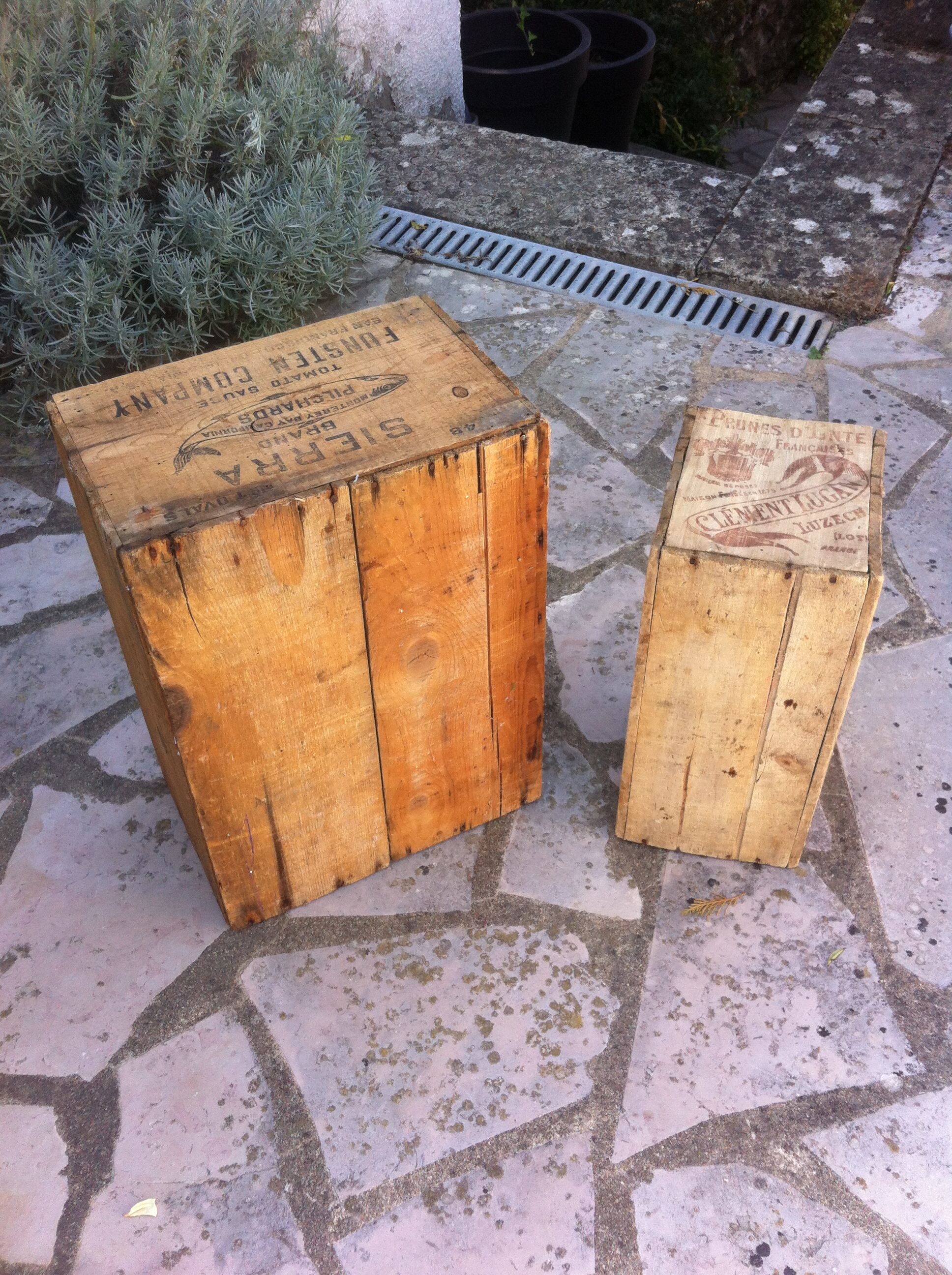 Lot 2 wooden crates