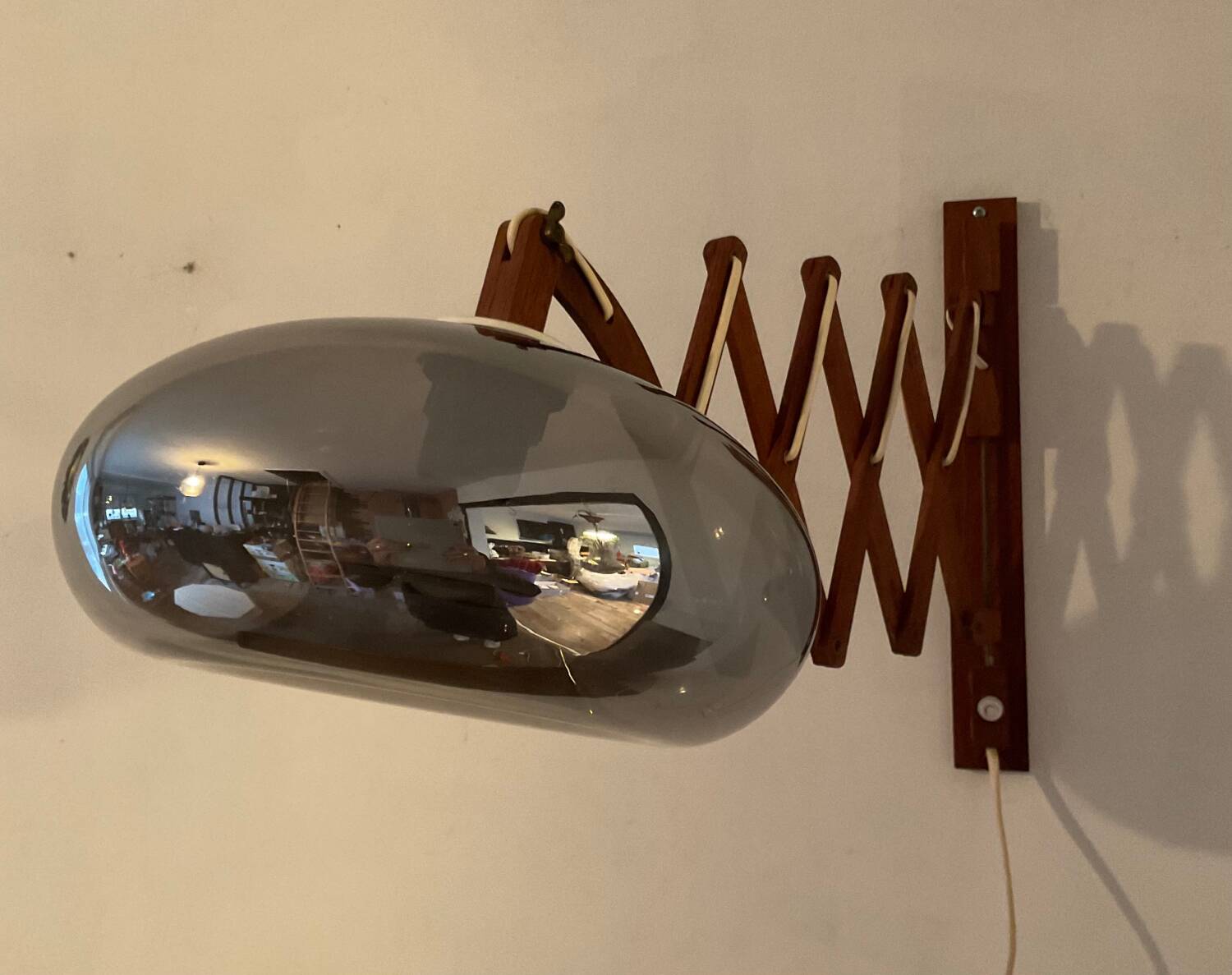 Scandinavian “scissors” wall lamp in teak from the 50s and 60s