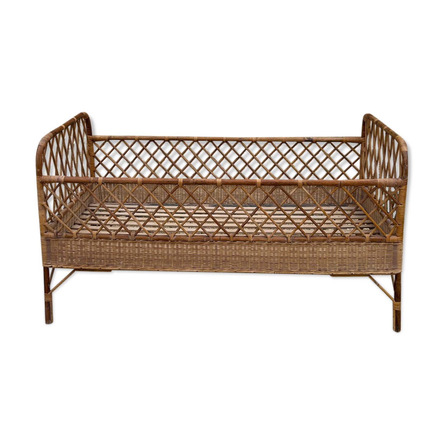 Rattan bed and wicker