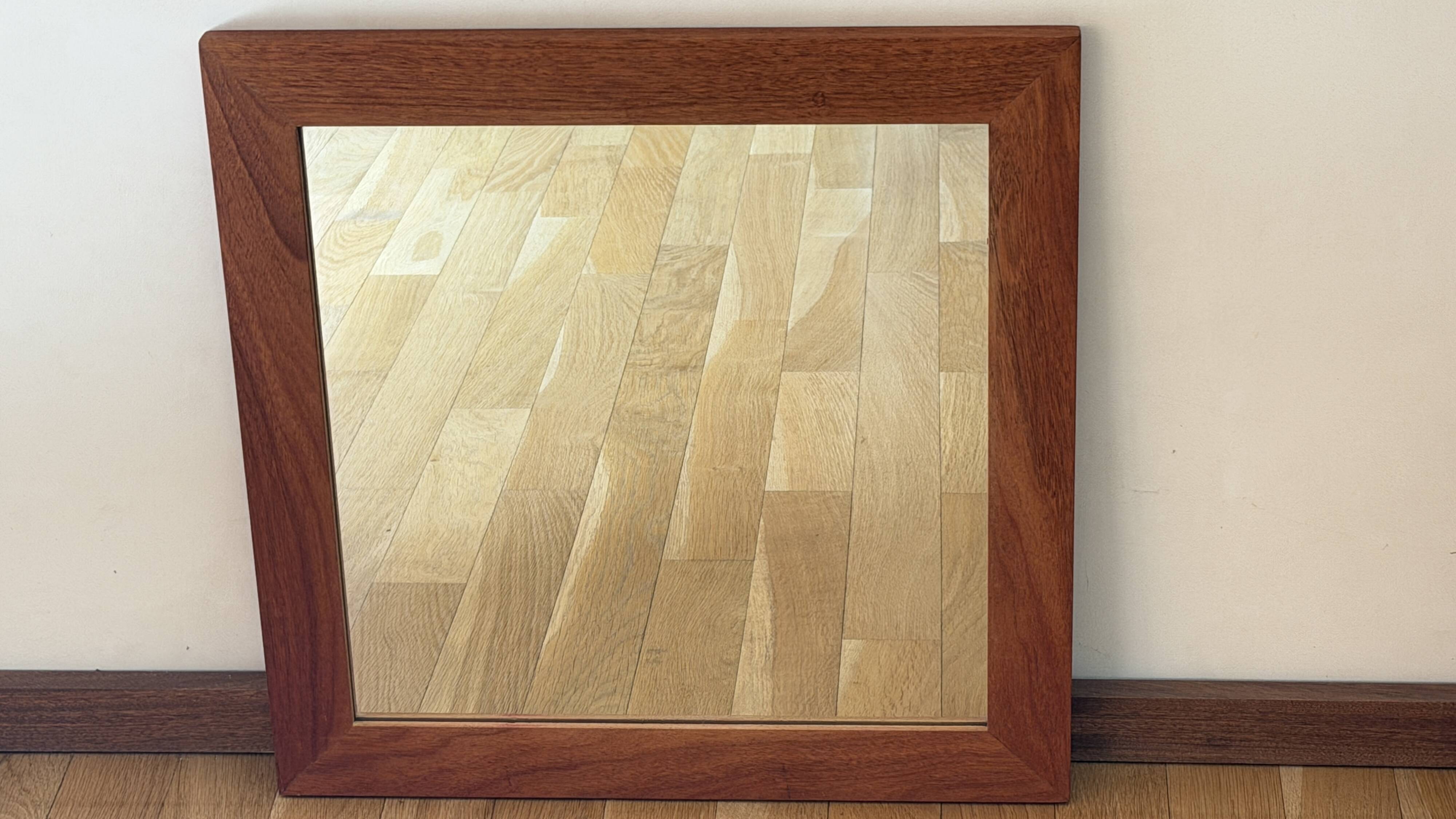 Miroir 50 x 50 cm. Cadre bois exotique