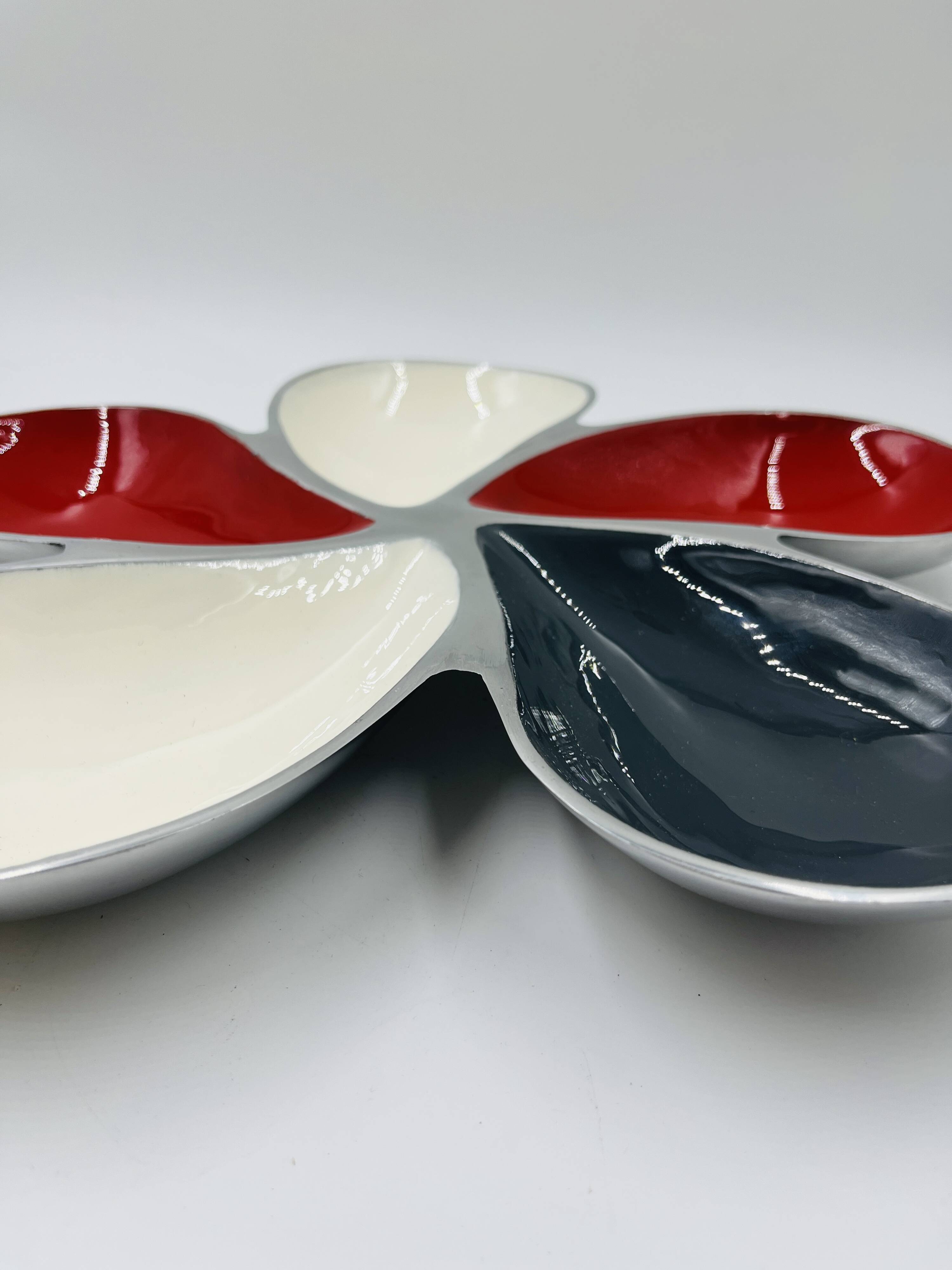 Vintage enamelled solid aluminium aperitif plate Flower 39cm