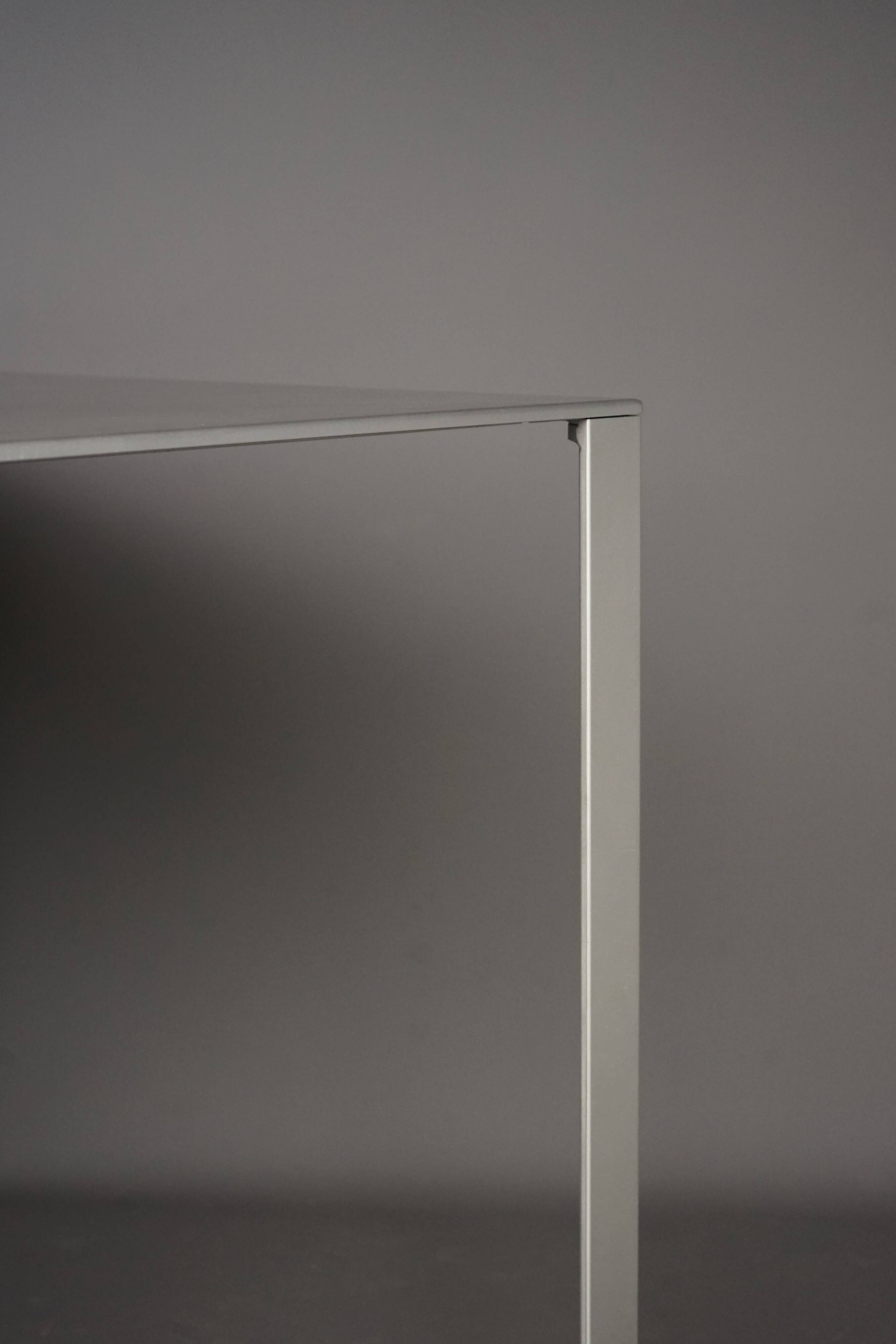 Table minimaliste « Less » de Jean Nouvel pour Molteni. Années 1990.