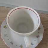 Lot of 5 coffee cups and porcelain saucers