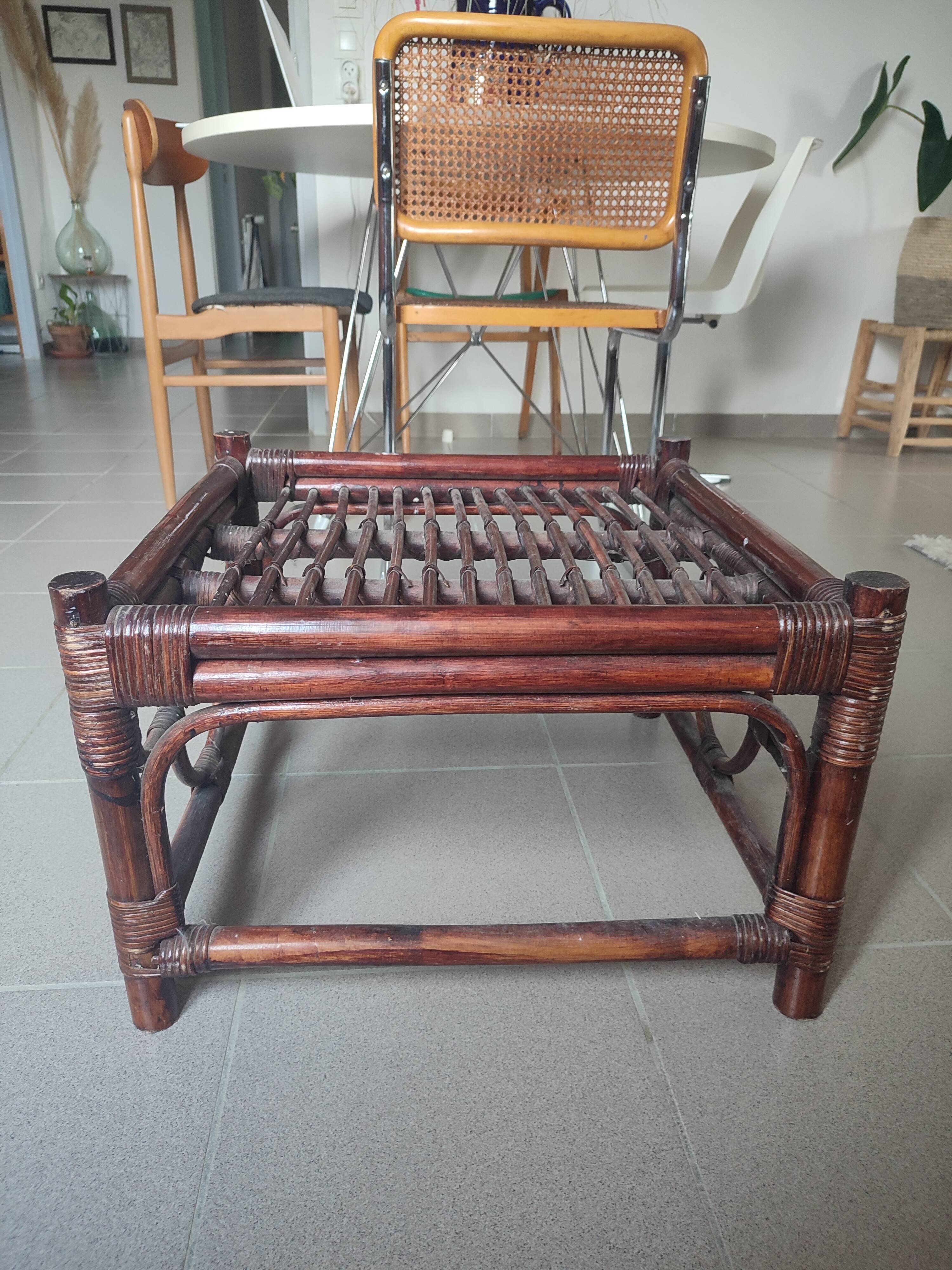 Table basse en rotin vintage