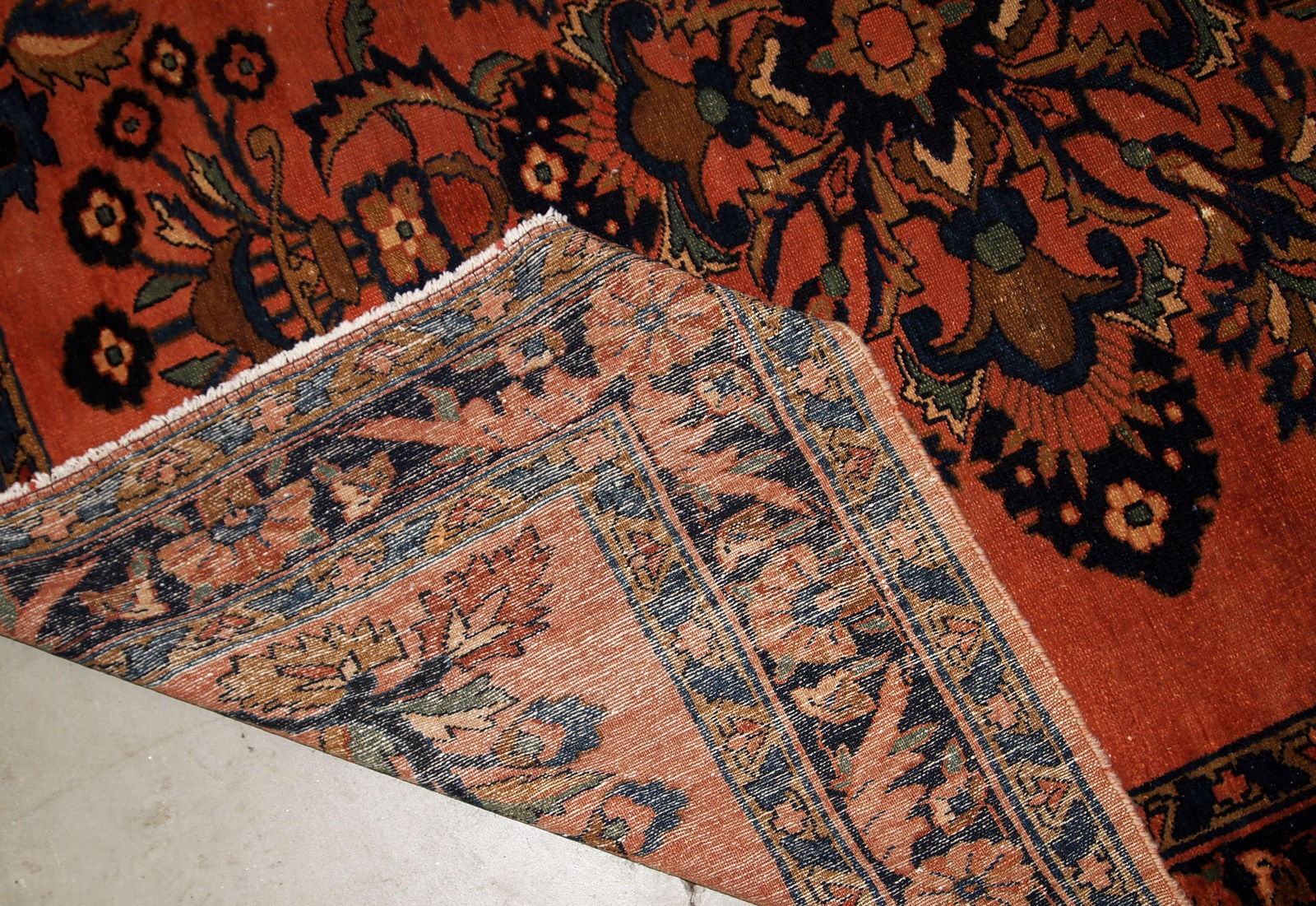 Handmade antique Persian Lilihan rug 5.3' x 7.2' (161cm x 219cm) 1920s