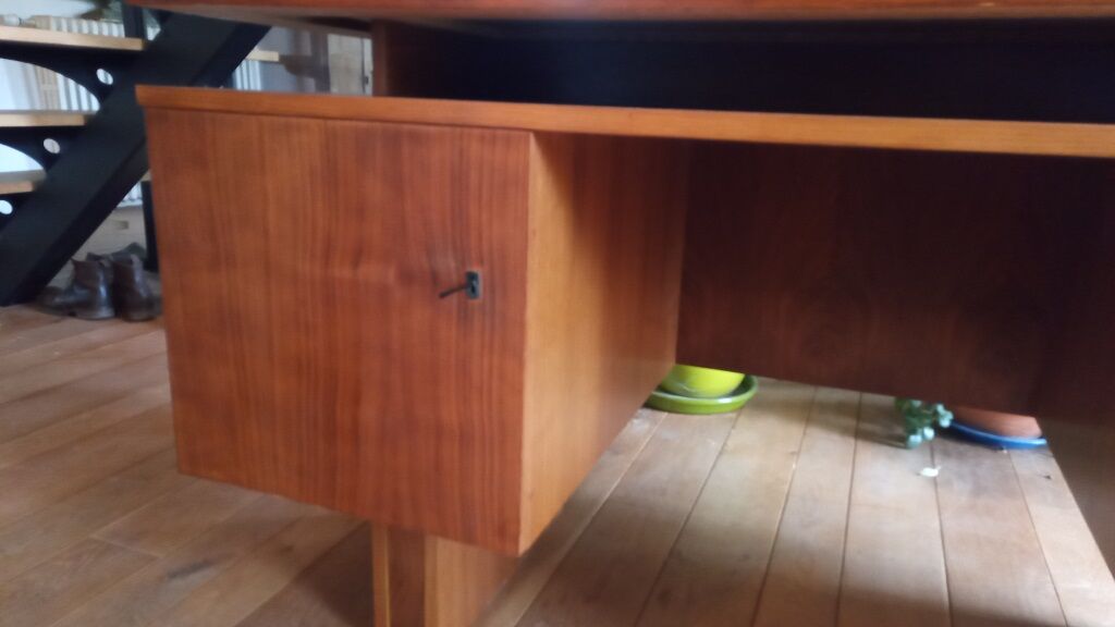 Beautiful desk veneer teak 80s