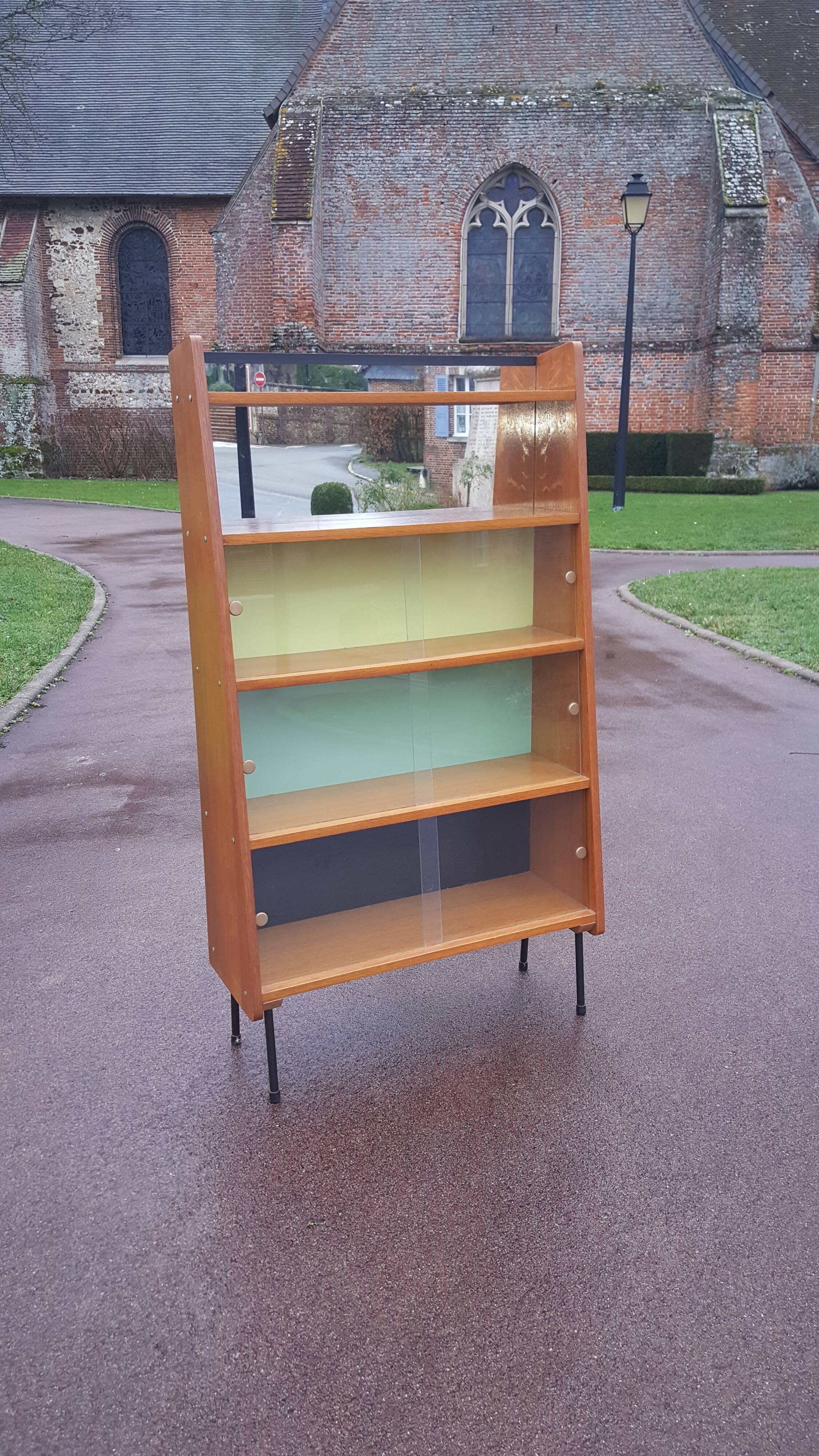 Showcase garlic by Pierre guariche