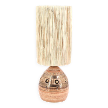 Lampe en céramique de Georges Pelletier, abat jour en raphia