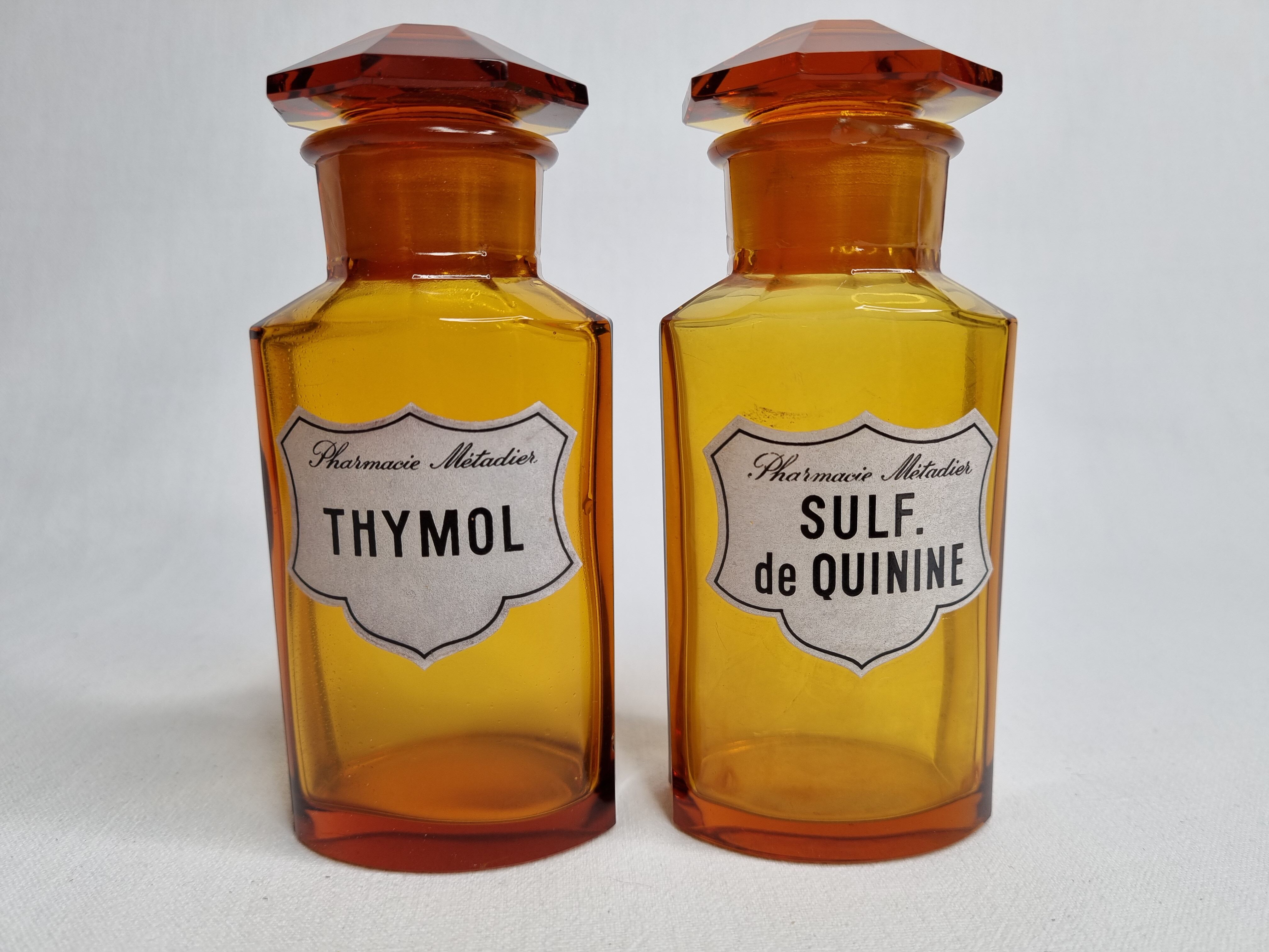 Two vials of apothecary "Pharmacie Metedier" 13 cm