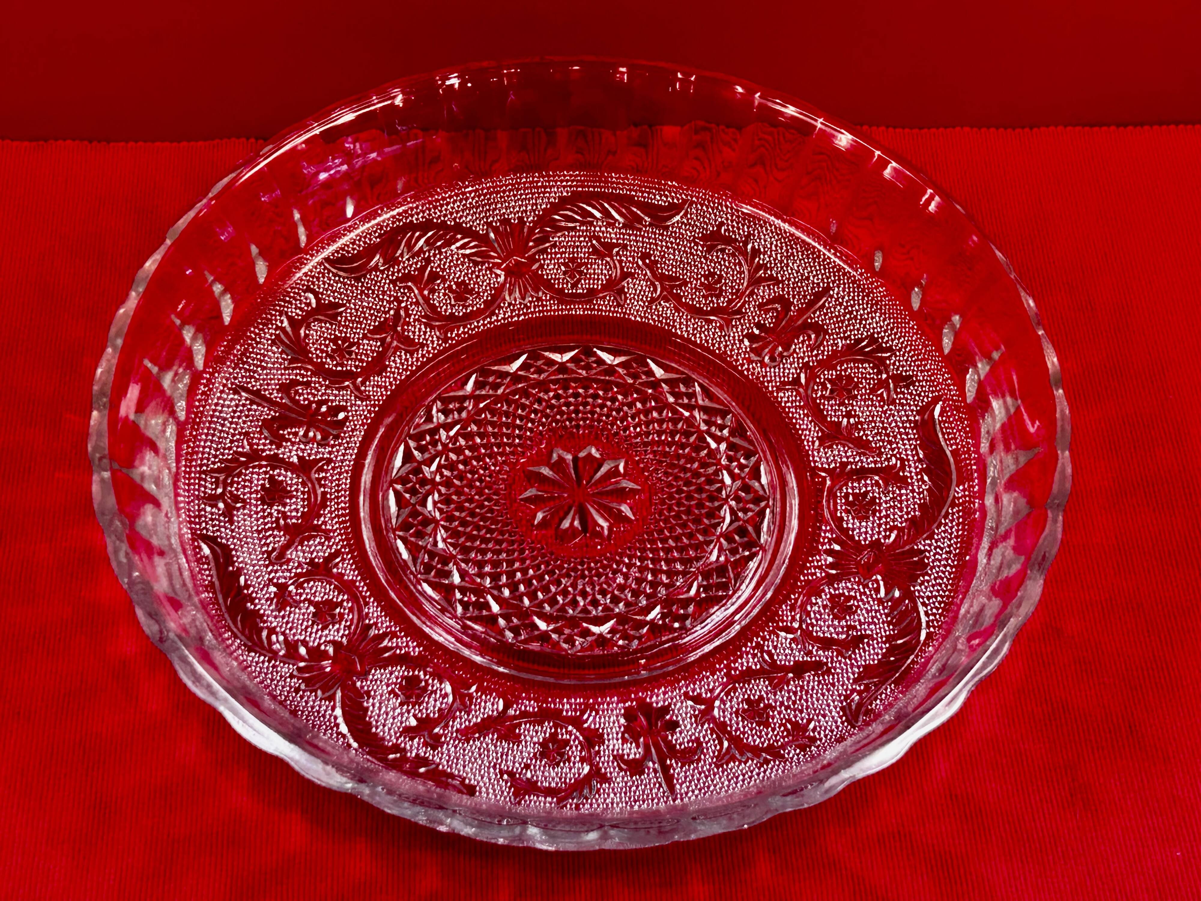 Large glass dish - Decorated with scrolls and lilies