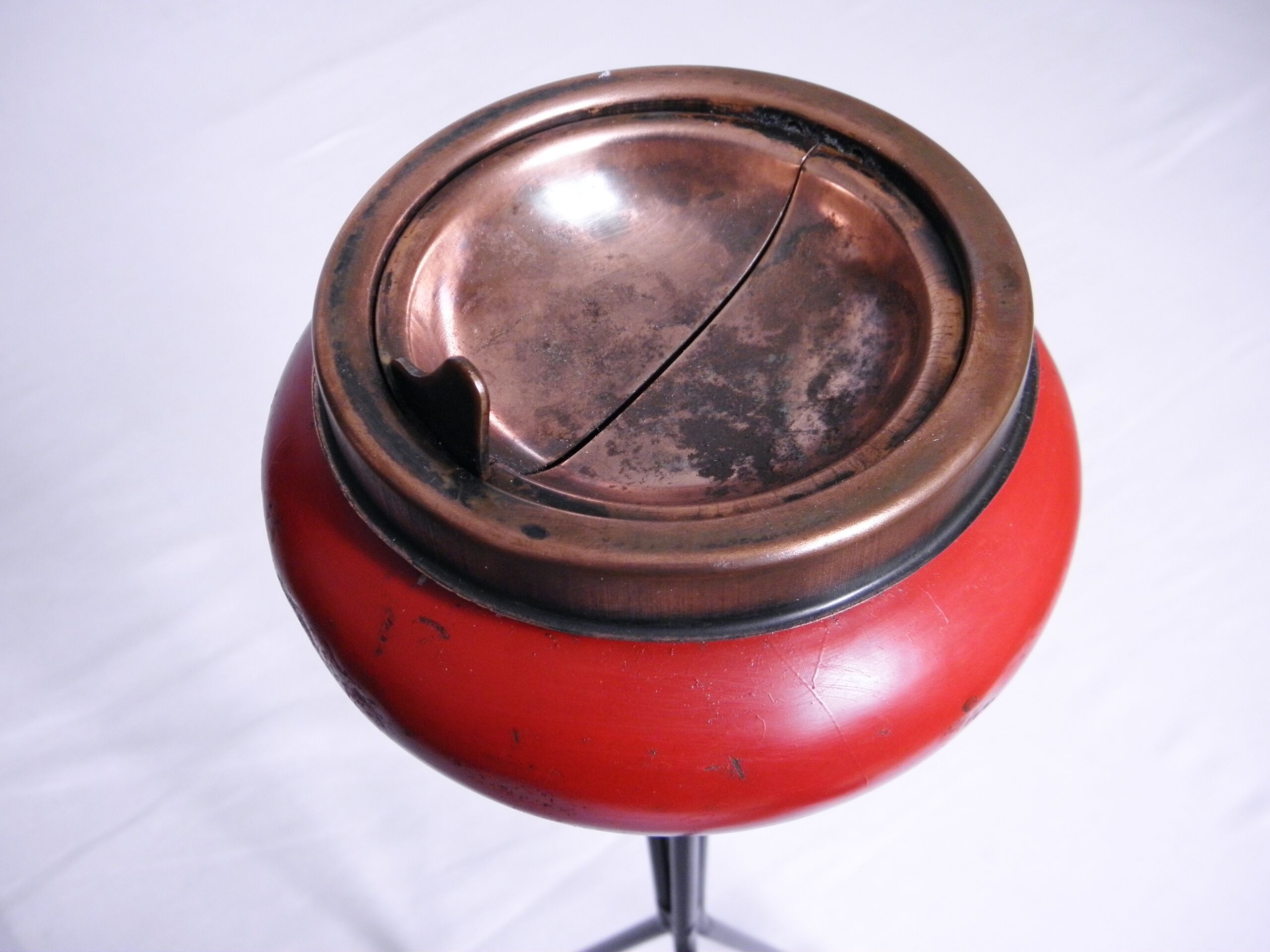 Tripod ashtray 1950