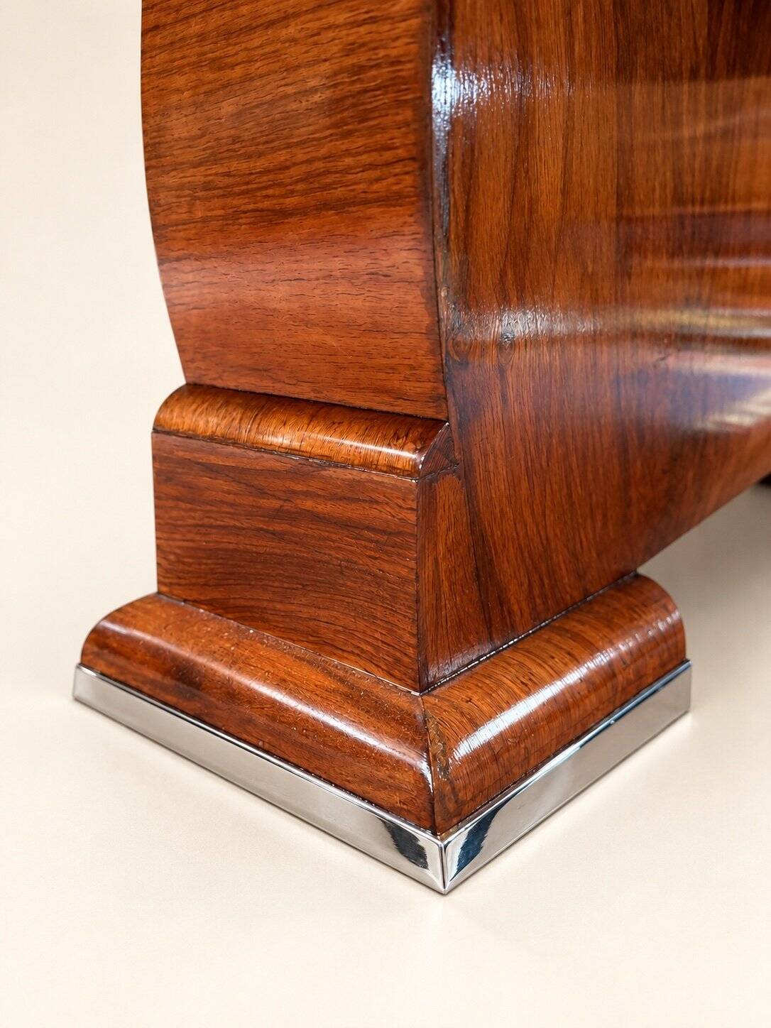 Table extensible Art Déco – Placage ronce de noyer & métal chromé – Années