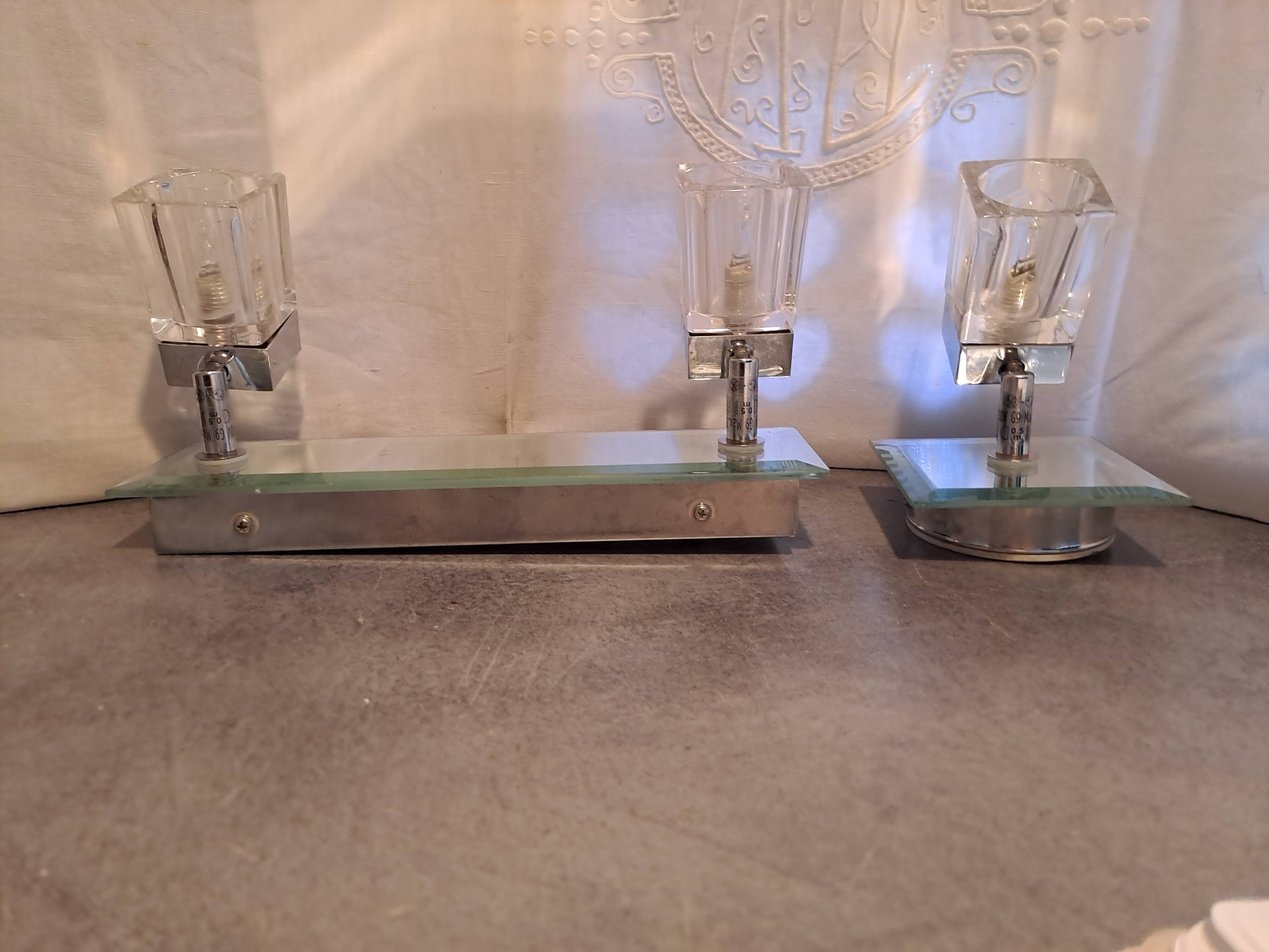 Lot d'appliques murale une double et une simple 2000 métal argenté et verre dépoli